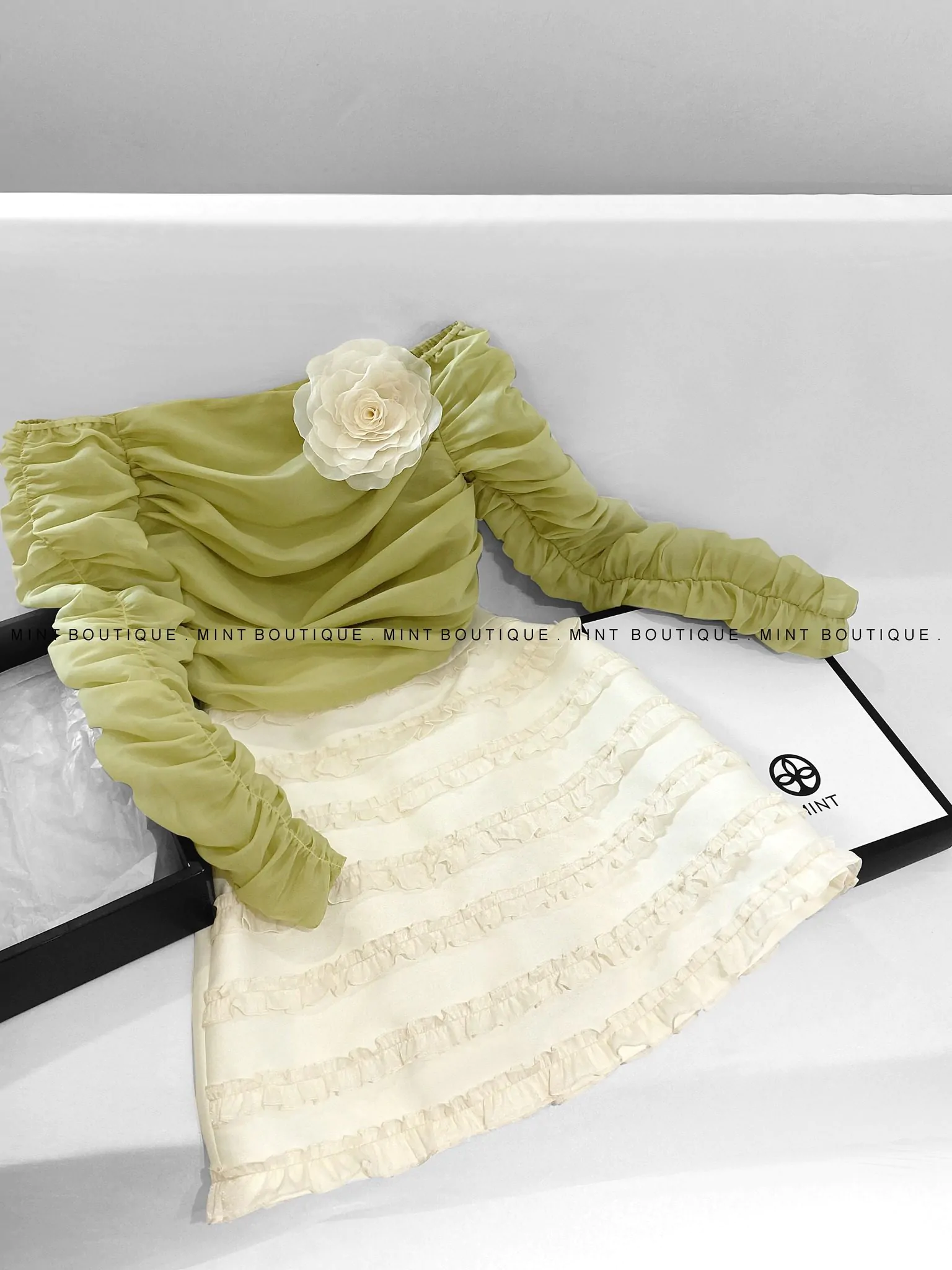 De FLEUR – Look 3 𝗠𝗶𝗻𝗶 𝗦𝗞𝗜𝗥𝗧