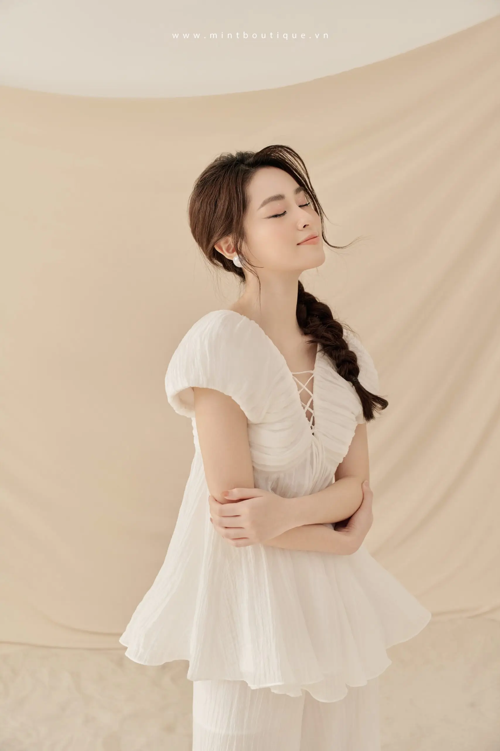 L’Aventura TOP cổ V vai chờm