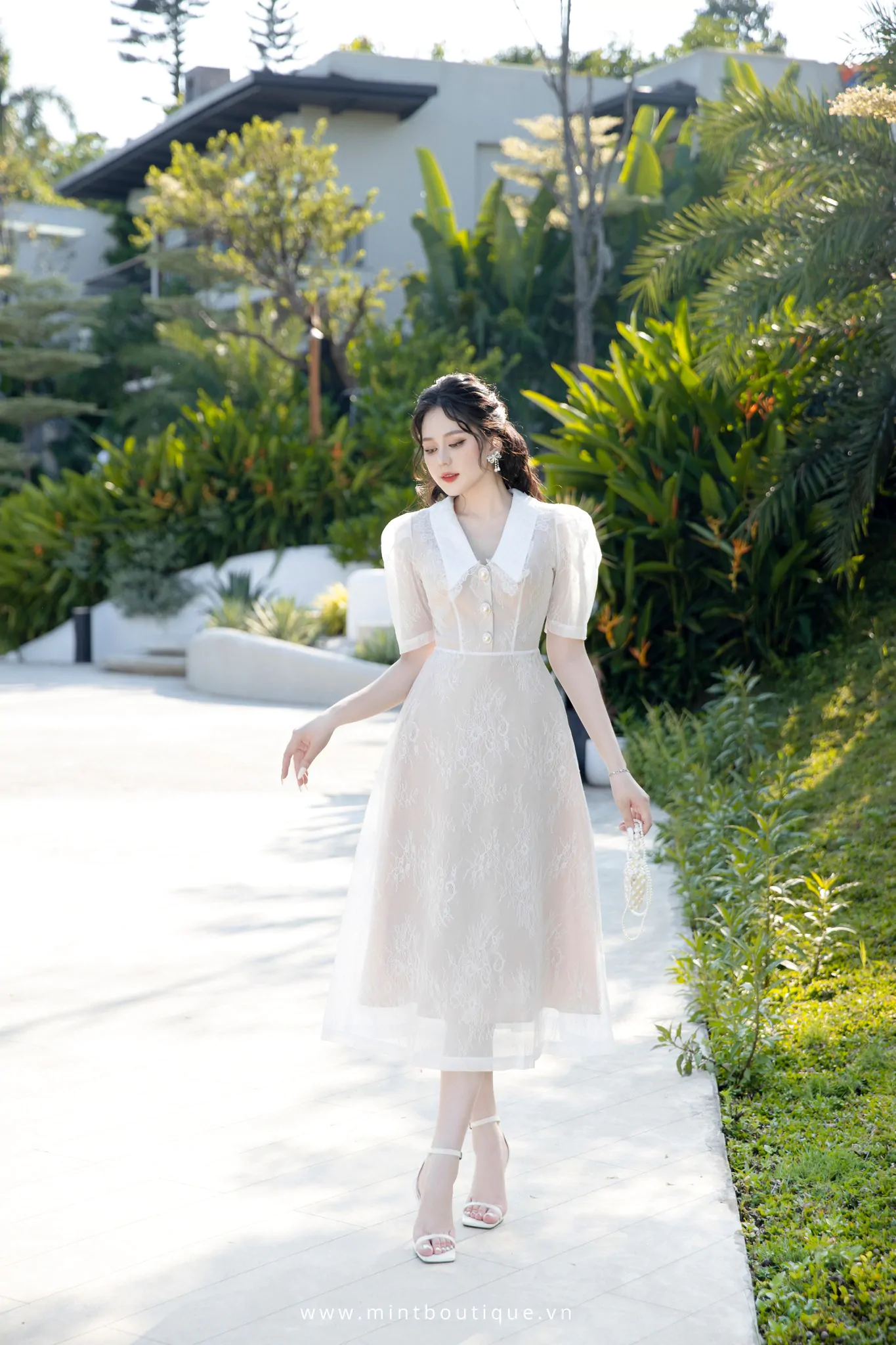 Váy liền midi ren organza trắng cổ V tay bồng