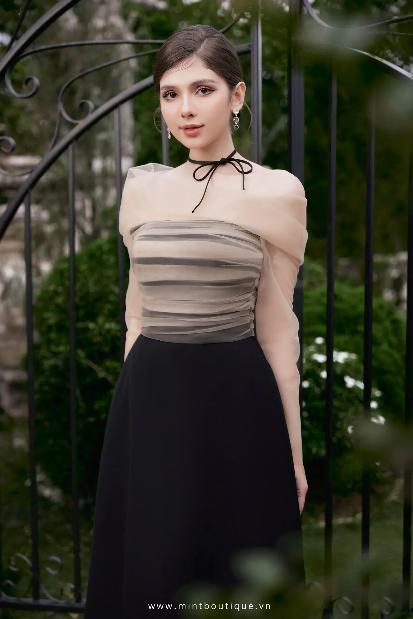 Váy liền midi thô đen phối lưới da tay dài