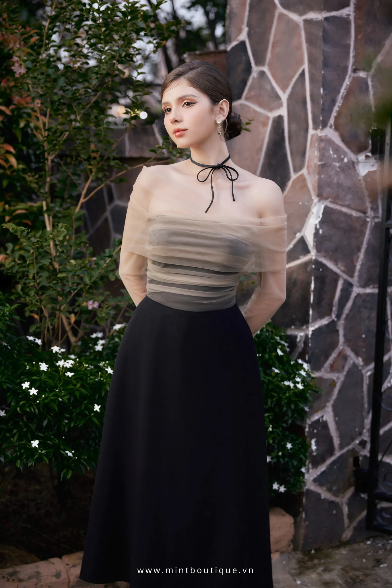 Váy liền midi thô đen phối lưới da tay dài - Image 2