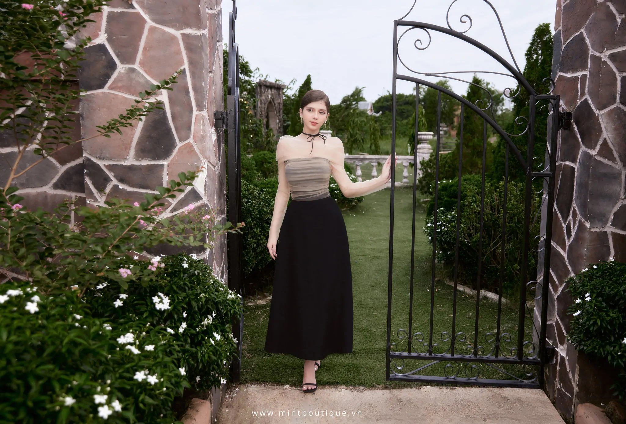 Váy liền midi thô đen phối lưới da tay dài - Image 5