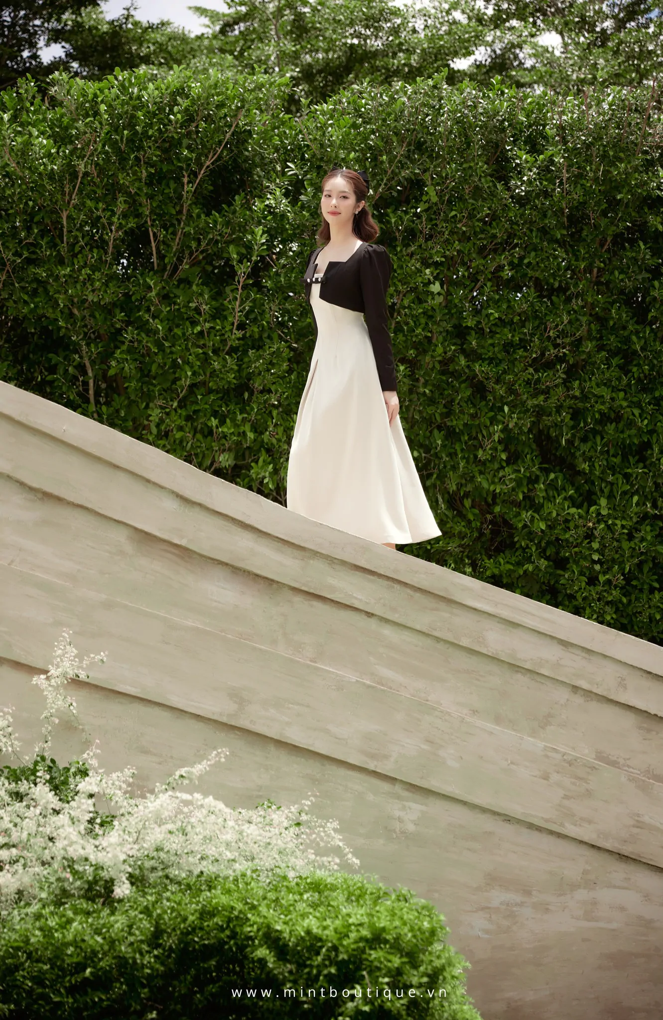 Váy liền midi thô chéo kem 2 dây cúp ngực - Image 3