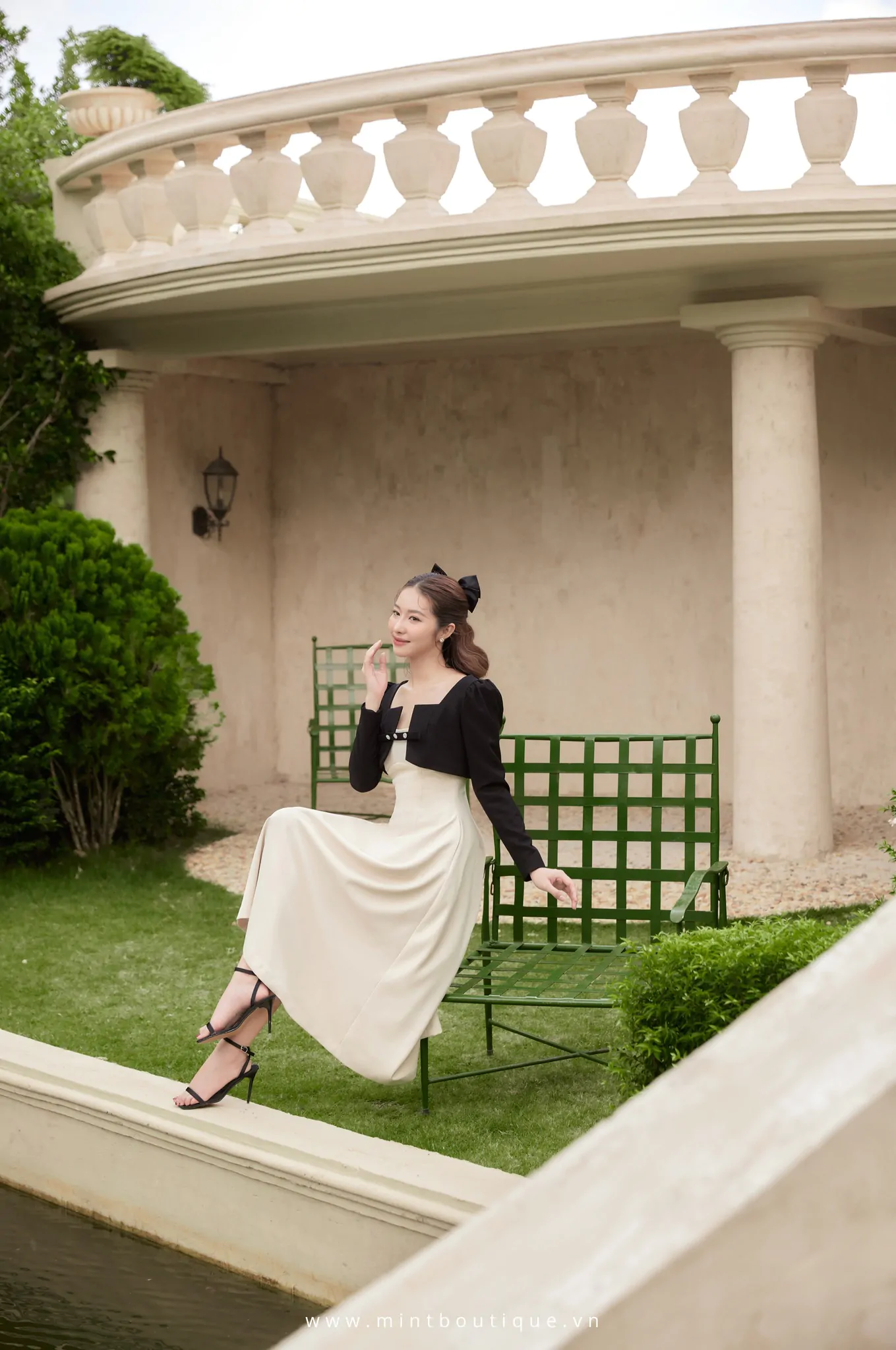 Váy liền midi thô chéo kem 2 dây cúp ngực - Image 2