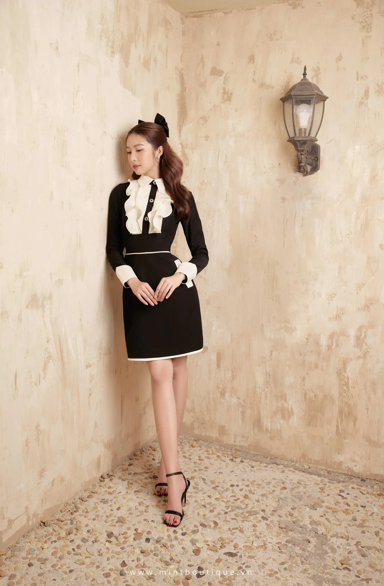 Váy liền thô đen chéo Hàn cổ viền bèo kem - Image 2