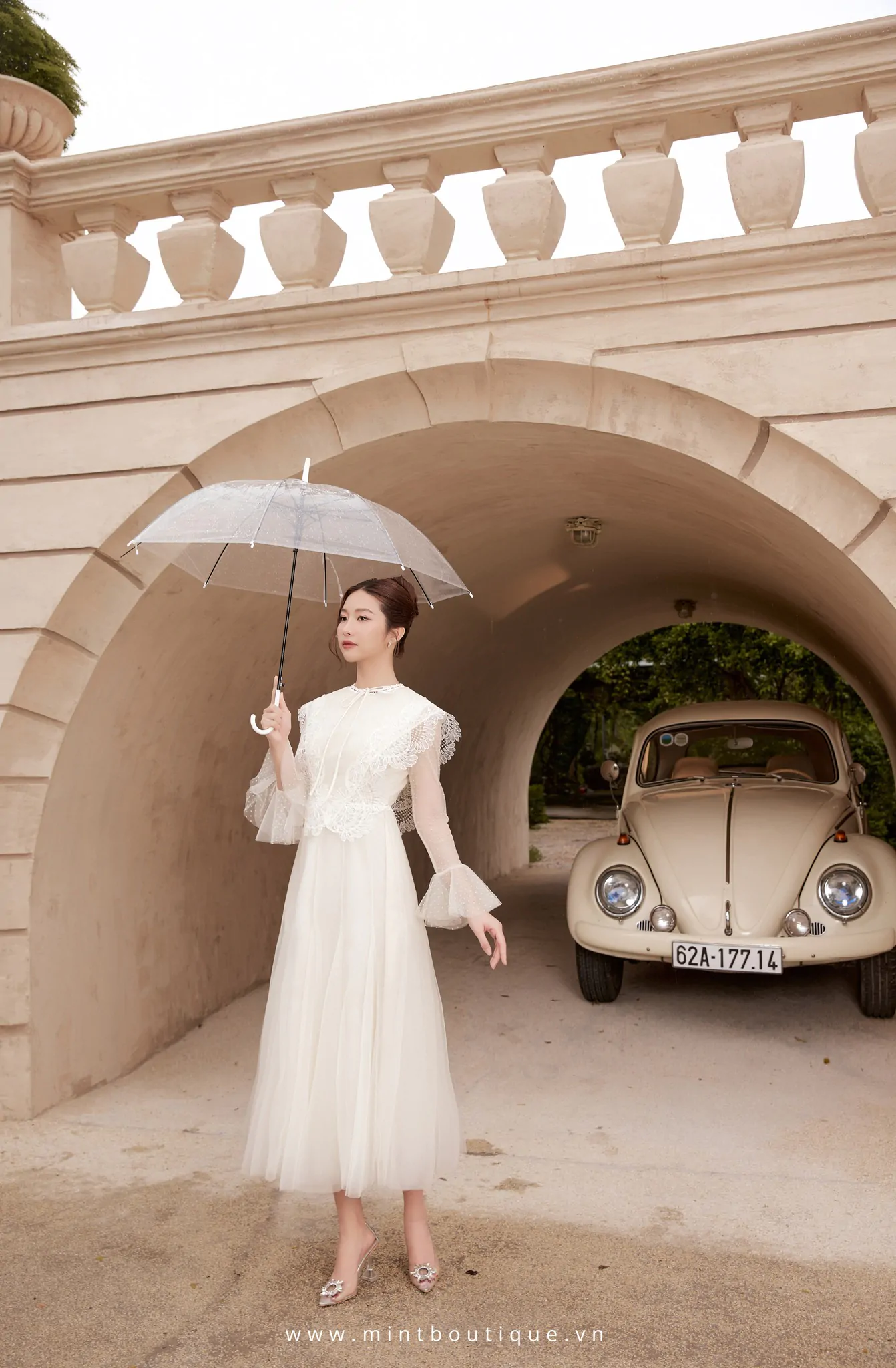 Váy liền midi lưới chấm bi tùng lưới kem - Image 2