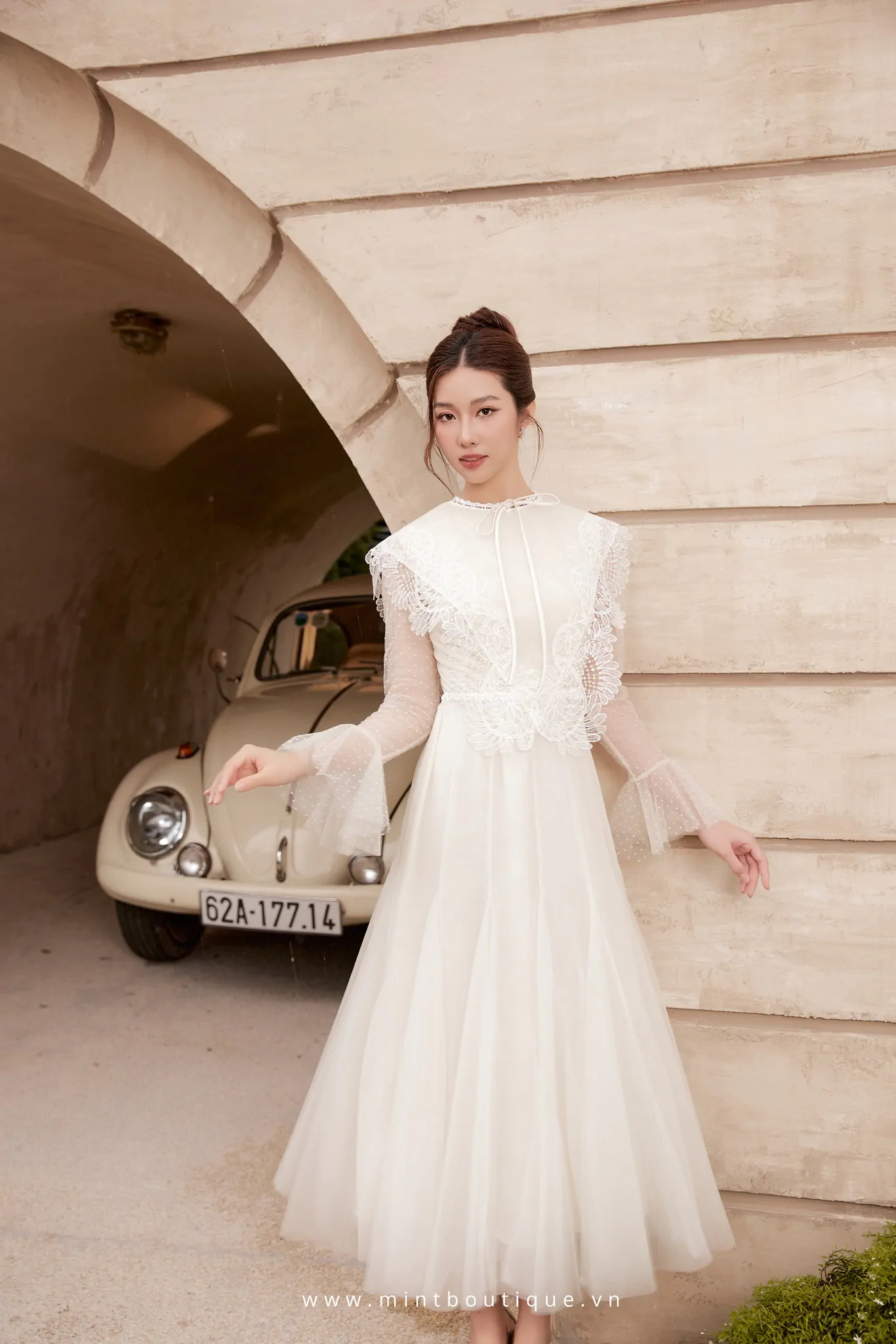 Váy liền midi lưới chấm bi tùng lưới kem - Image 3