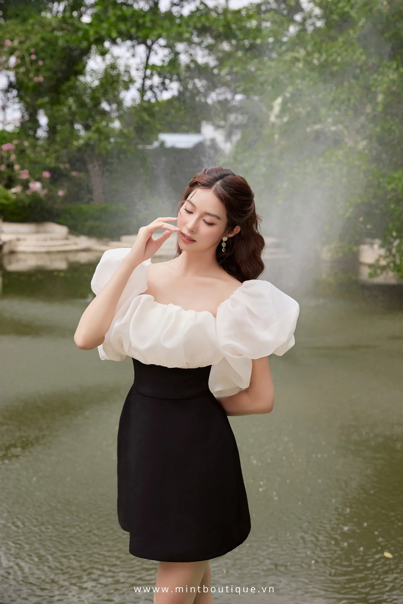 Váy mini thô đen organza kem tay bồng - Image 4