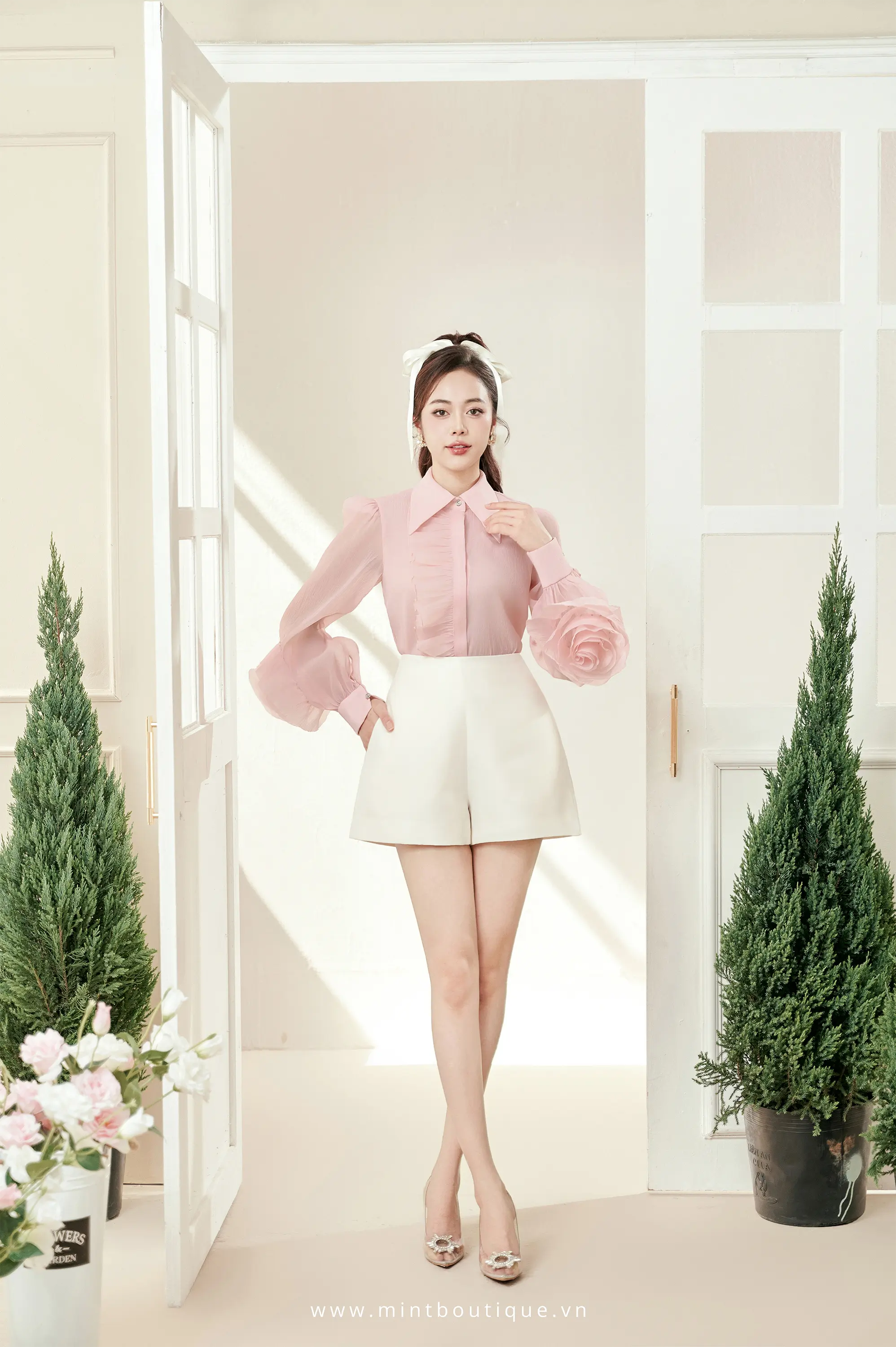 Áo sơ mi tơ tằm xốp hồng phấn quấn hoa hồng tay - Image 4