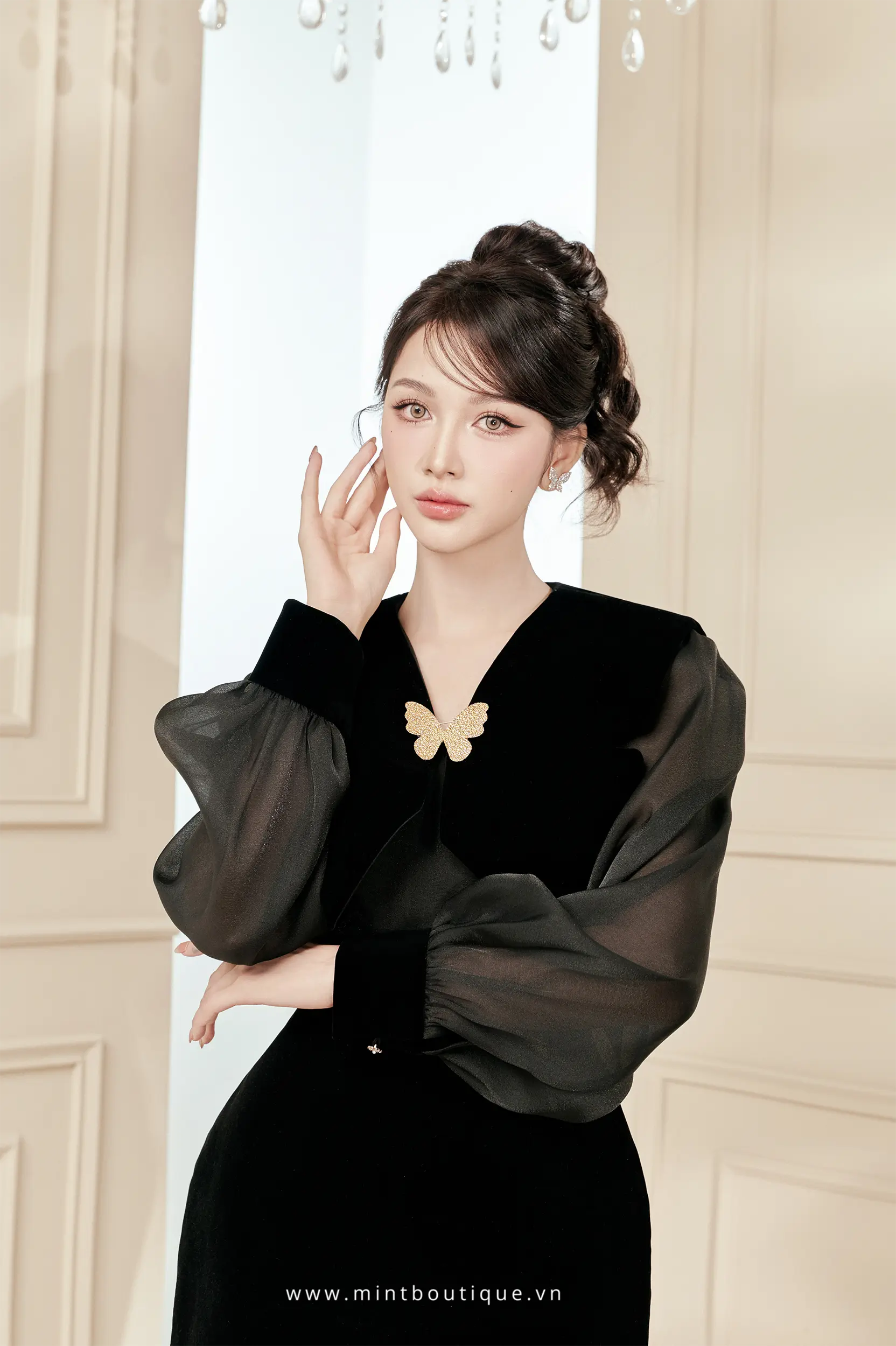 Áo sơ mi tơ óng đen 2 lớp cổ cánh bướm nhung đen - Image 2