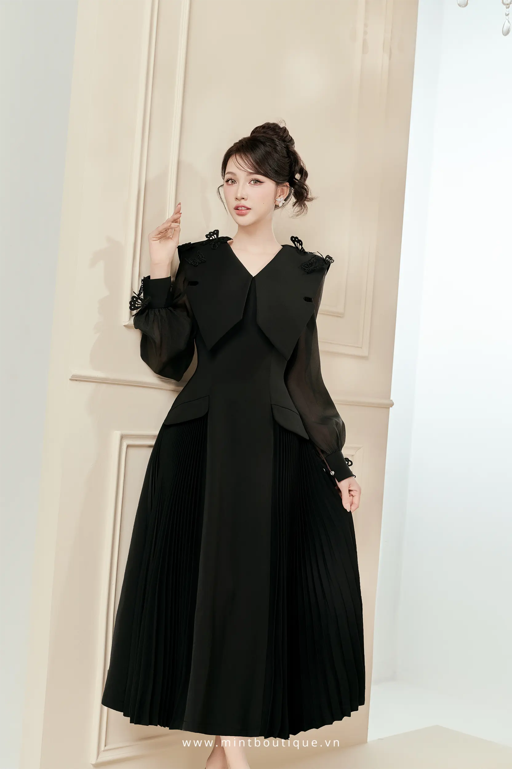 Váy liền chéo dior đen cổ cánh bướm tùng dập ly dẻ quạt - Image 3