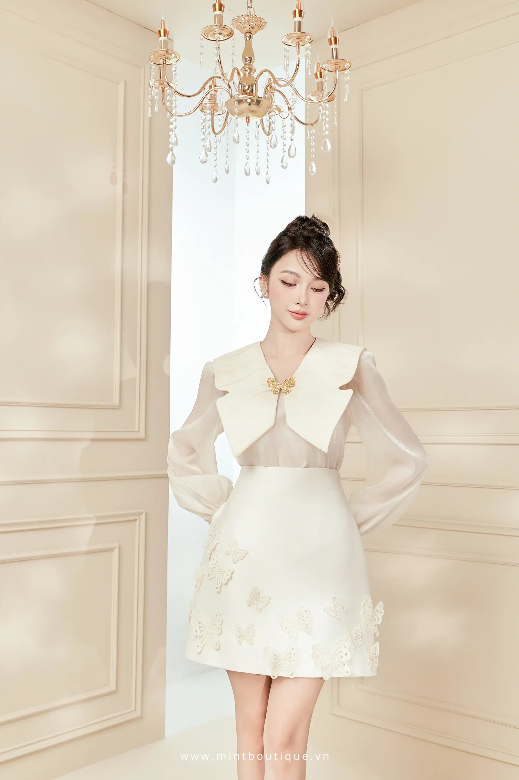 Áo sơ mi tơ óng kem 2 lớp cổ cánh bướm - Image 3