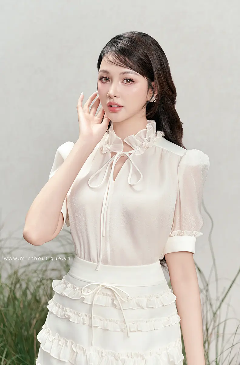 Áo sơ mi tơ óng kem cổ bèo dây buộc kem tay ngắn