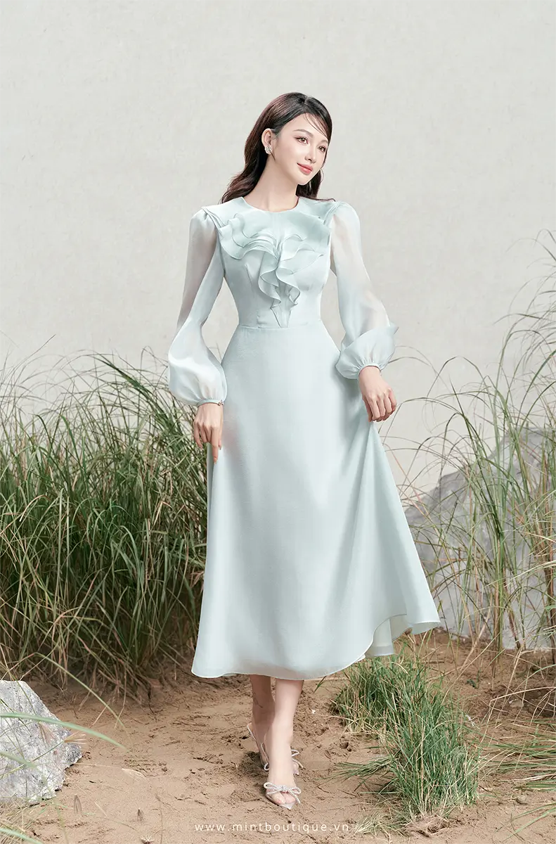 Váy liền midi tơ óng xanh mint cổ tròn xếp bèo - Image 2