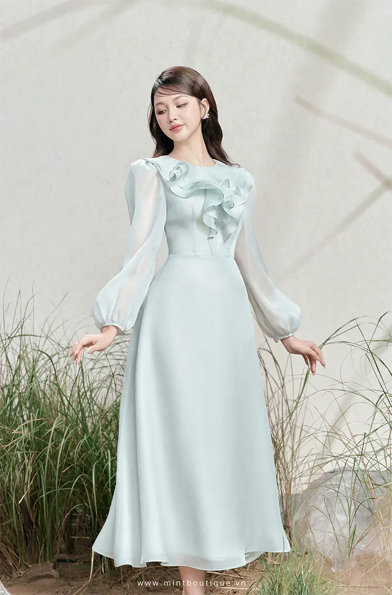 Váy liền midi tơ óng xanh mint cổ tròn xếp bèo - Image 4