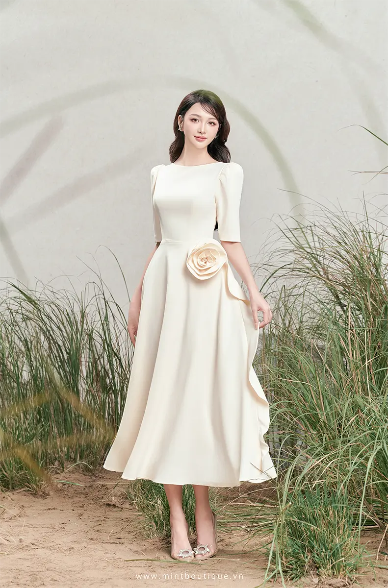 Váy liền midi kem xốp cổ thuyền cuốn hoa eo