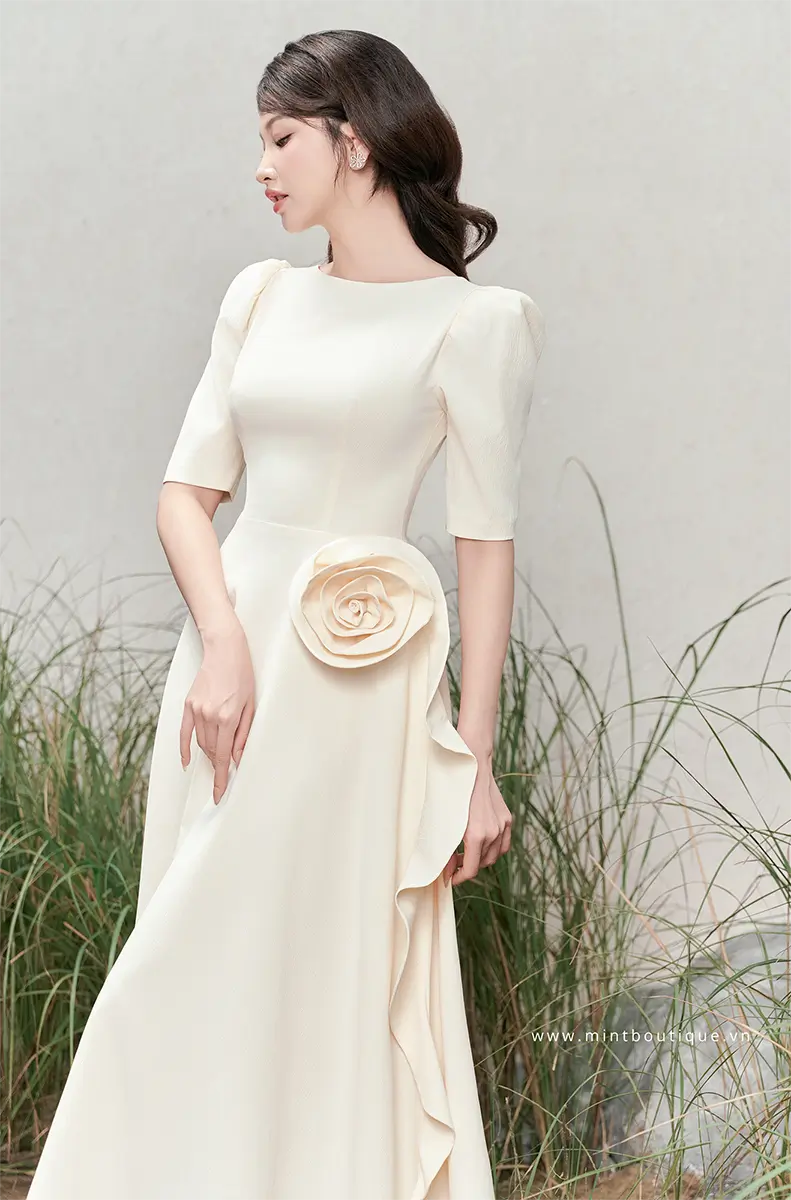 Váy liền midi kem xốp cổ thuyền cuốn hoa eo - Image 4