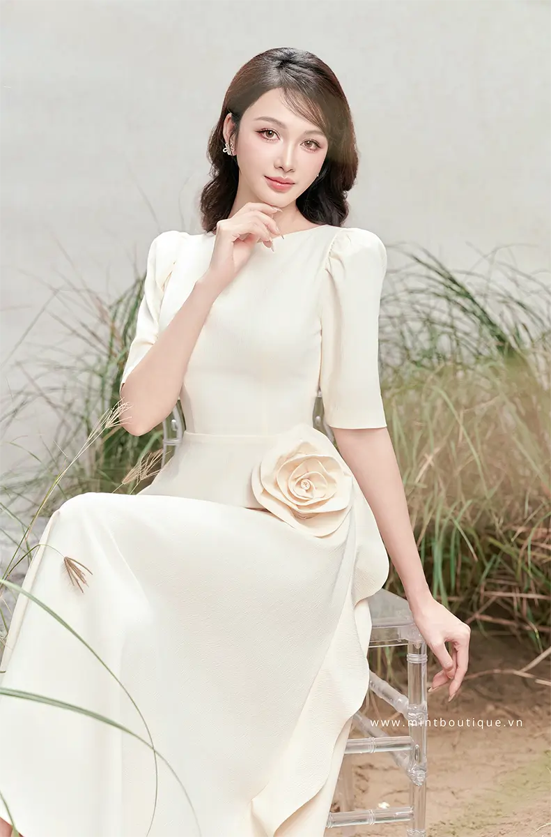 Váy liền midi kem xốp cổ thuyền cuốn hoa eo - Image 3