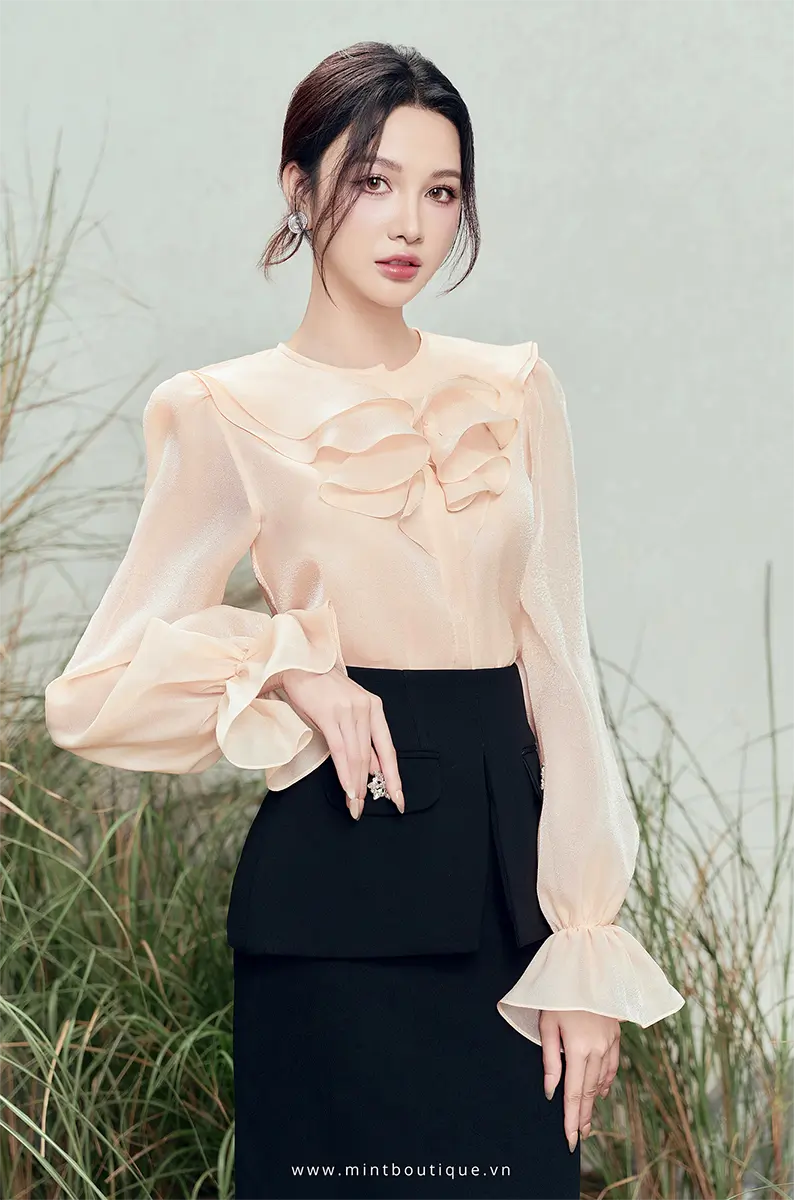 Áo sơ mi tơ tằm hồng nude bèo ngực tay bồng