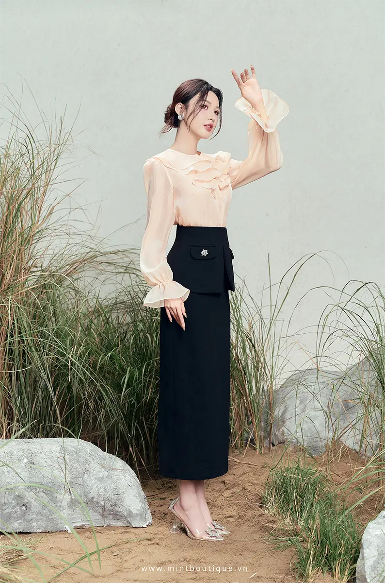 Áo sơ mi tơ tằm hồng nude bèo ngực tay bồng - Image 2