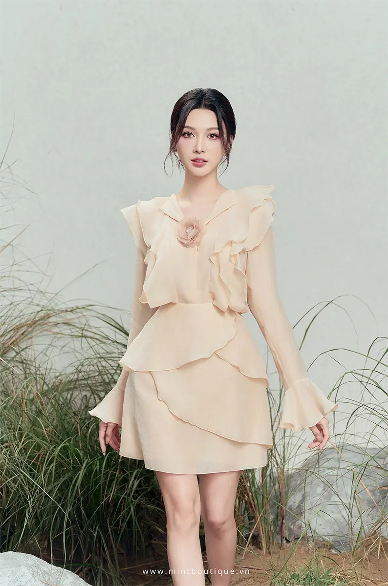 Áo sơ mi tơ nhật cổ bèo đính hoa rời