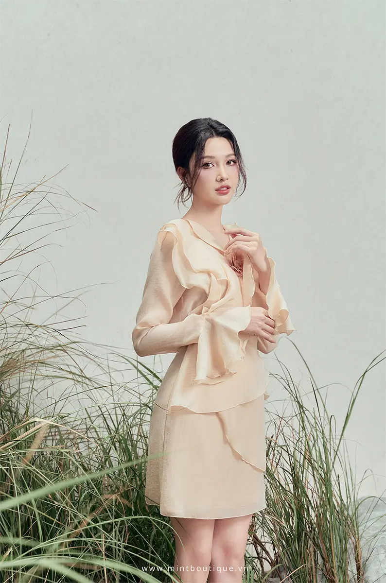 Áo sơ mi tơ nhật cổ bèo đính hoa rời - Image 3