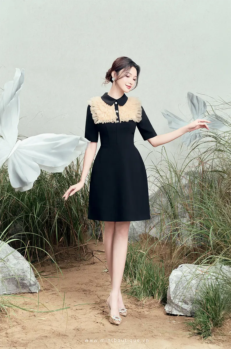 Váy liền mini thô đen cổ đức kê bèo lưới da tay cộc