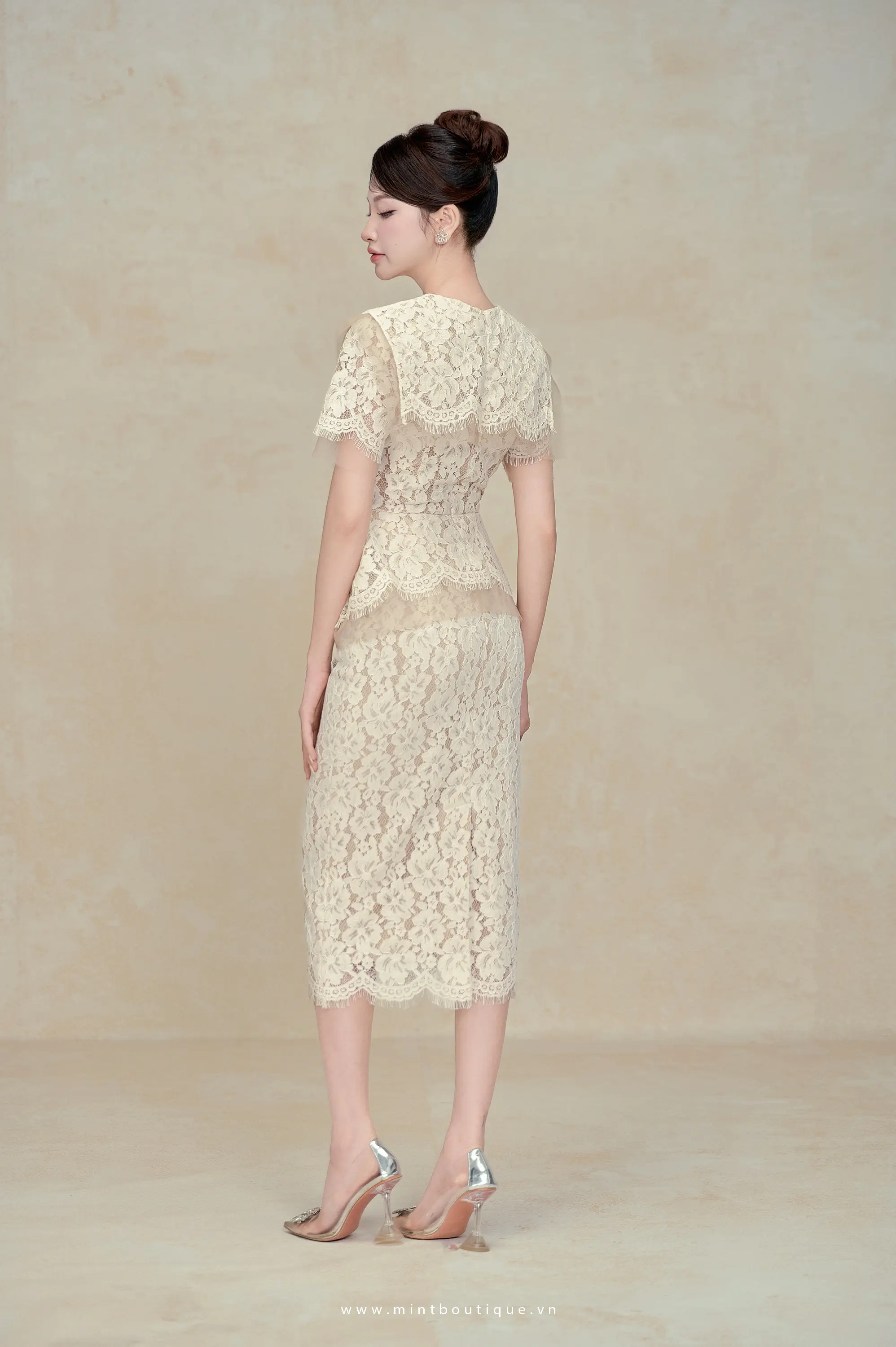 Chân váy bút chì ren kem tua rua cạp liền - Image 4