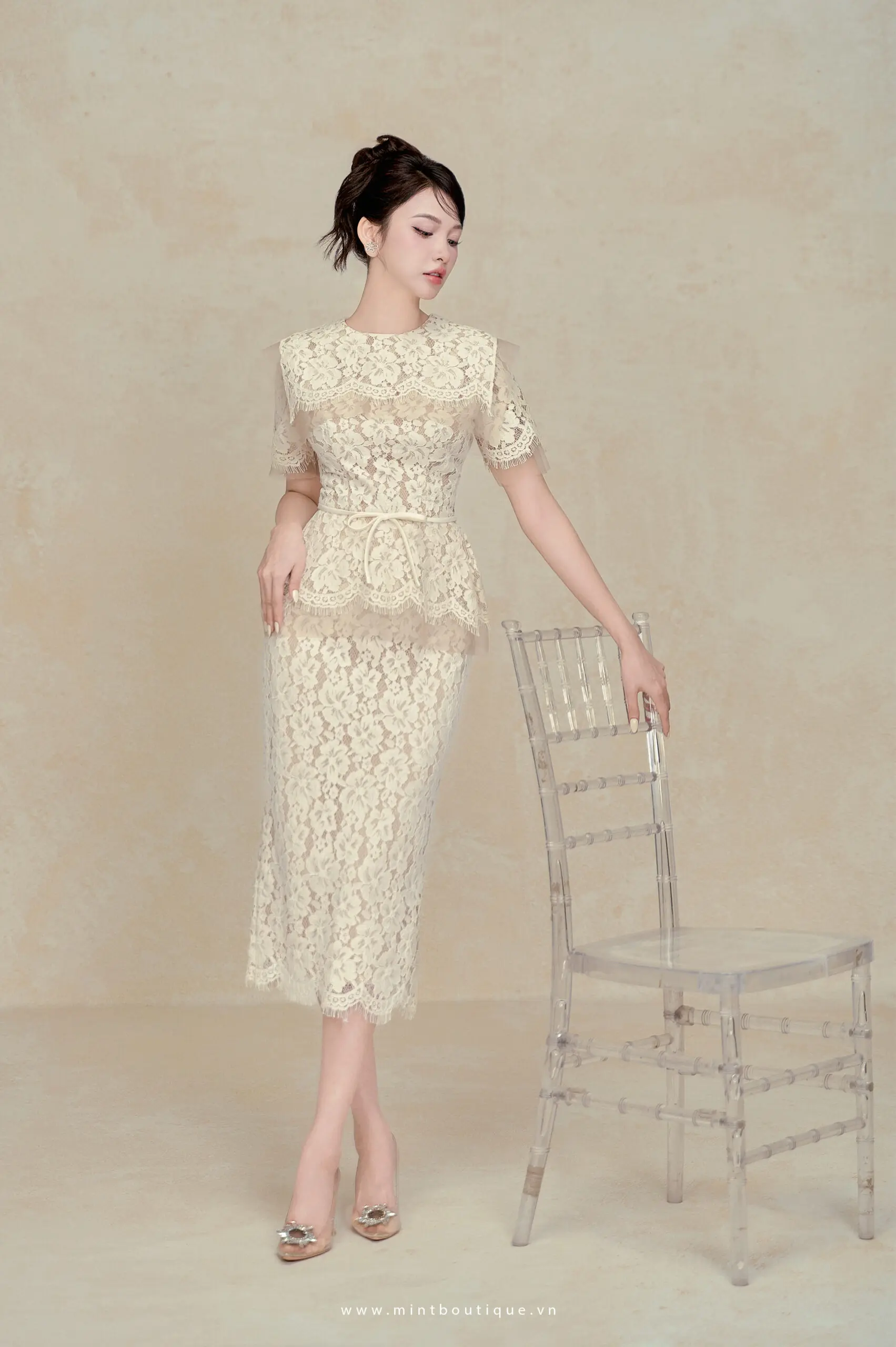 Chân váy bút chì ren kem tua rua cạp liền - Image 3