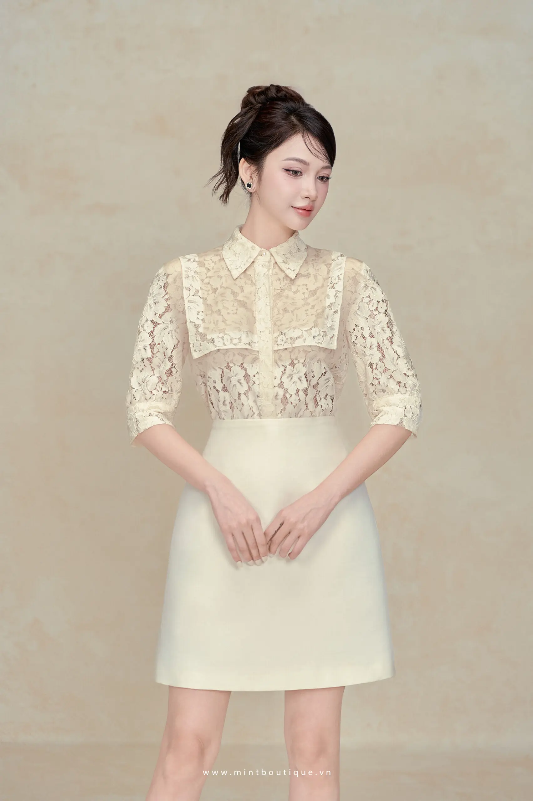 Áo sơ mi ren tua rua tay lỡ cổ thủy thủ xếp tầng phổi lưới da nẹp giấu khuy tay ngắn