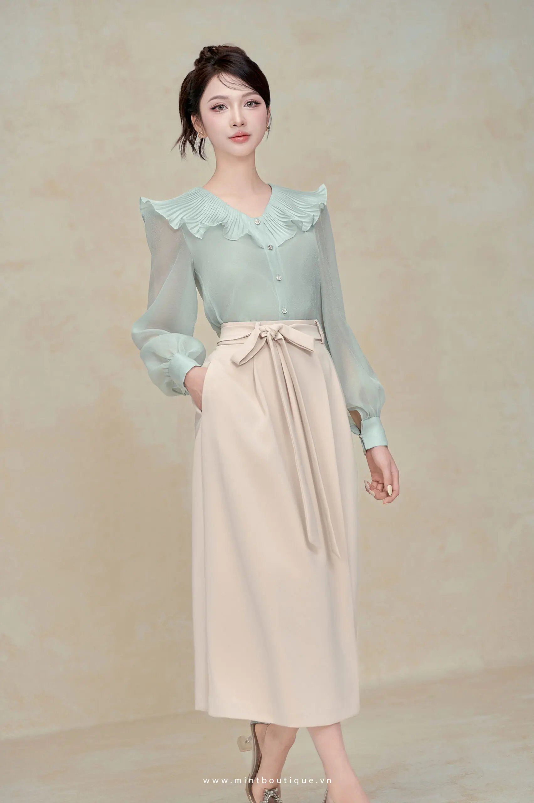 Chân váy chéo dior kem xẻ trước có dây đai buộc nơ - Image 2