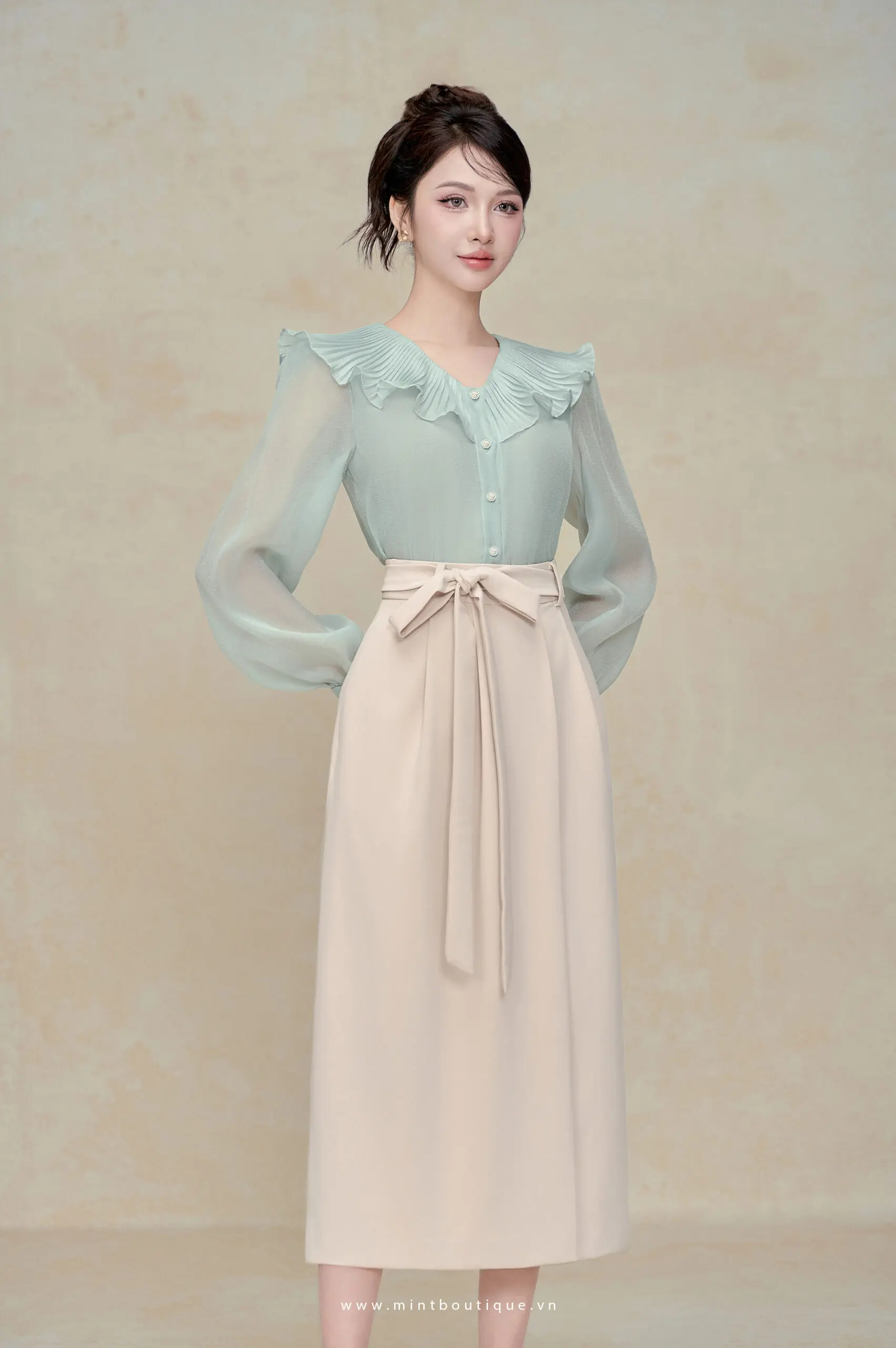 Chân váy chéo dior kem xẻ trước có dây đai buộc nơ - Image 4