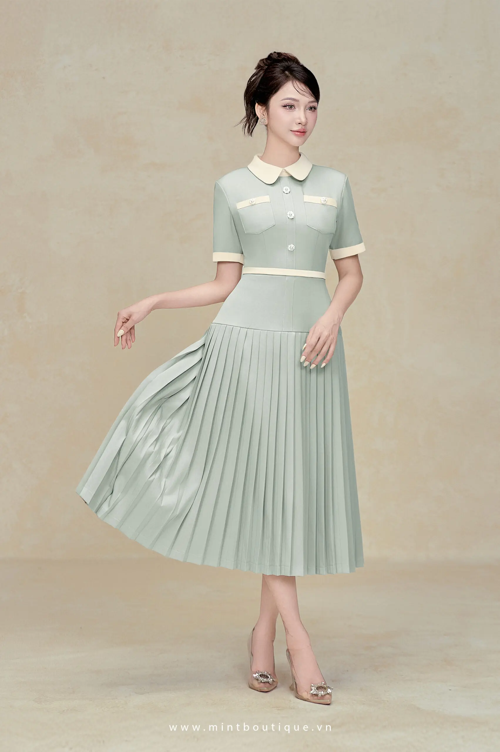 Váy liền midi dior xanh oliu cổ be đính cúc hoa túi ngực tùng xếp ly