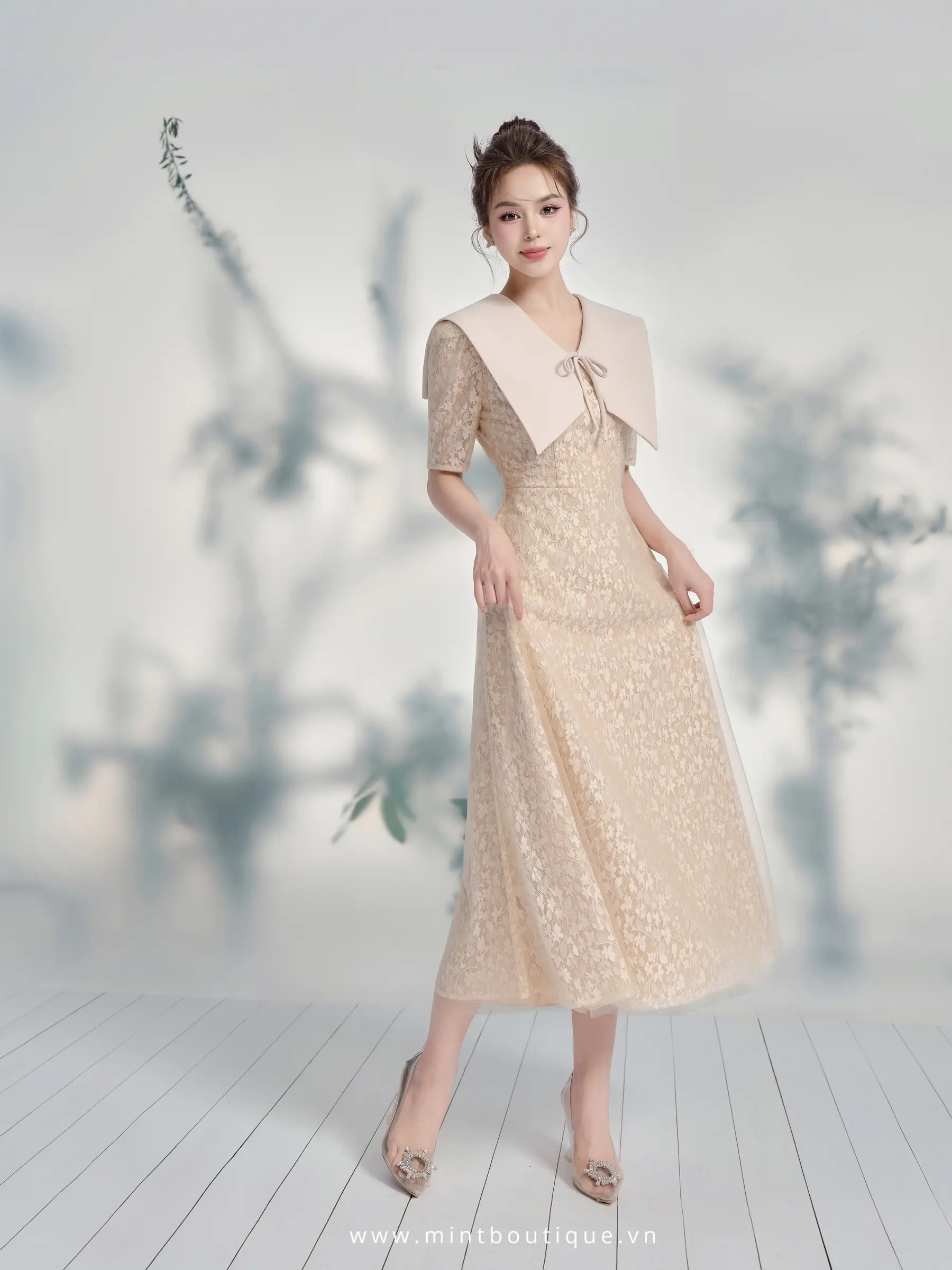Váy liền midi ren hoa nhí cổ dior be nơ chỉ be