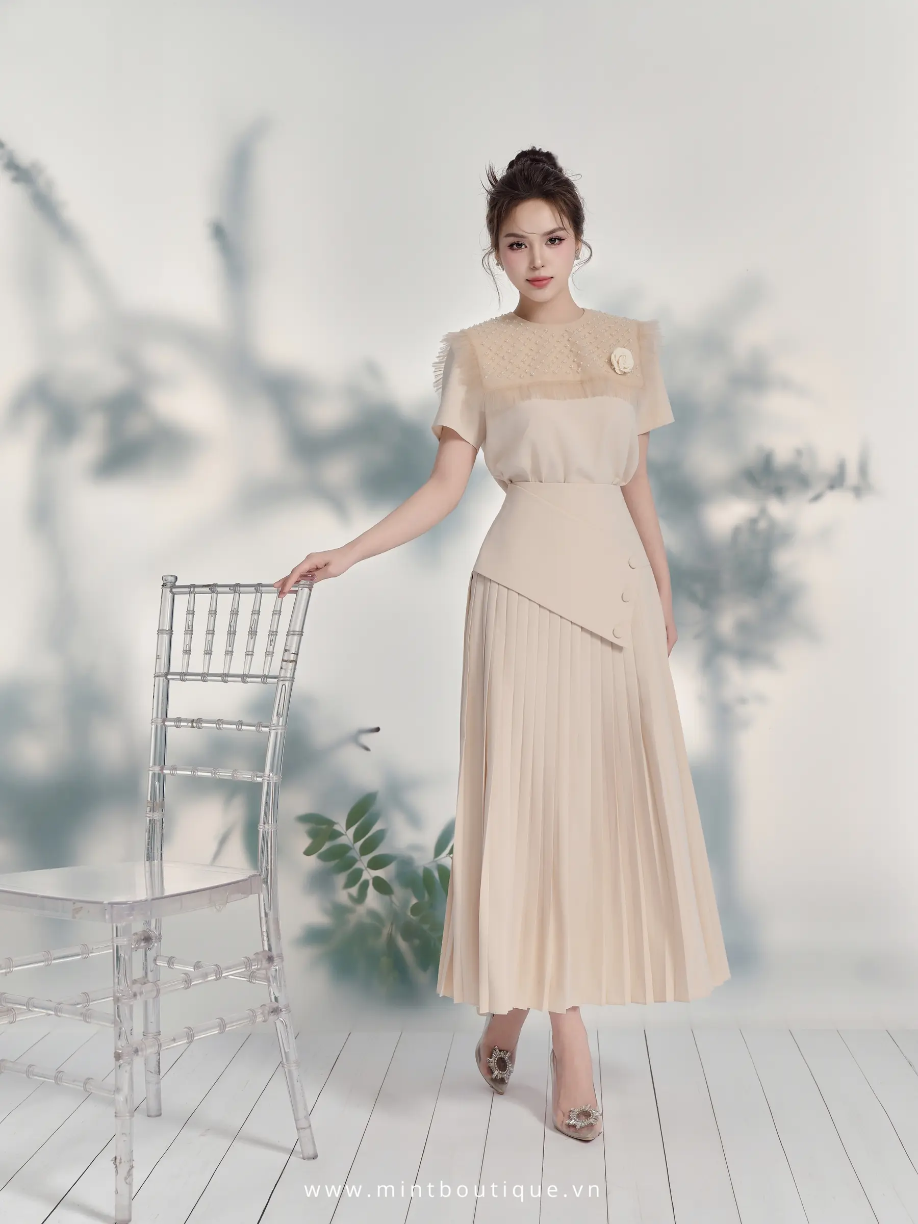 Chân váy midi tằm lanh kem xếp ly rẻ quạt - Image 4