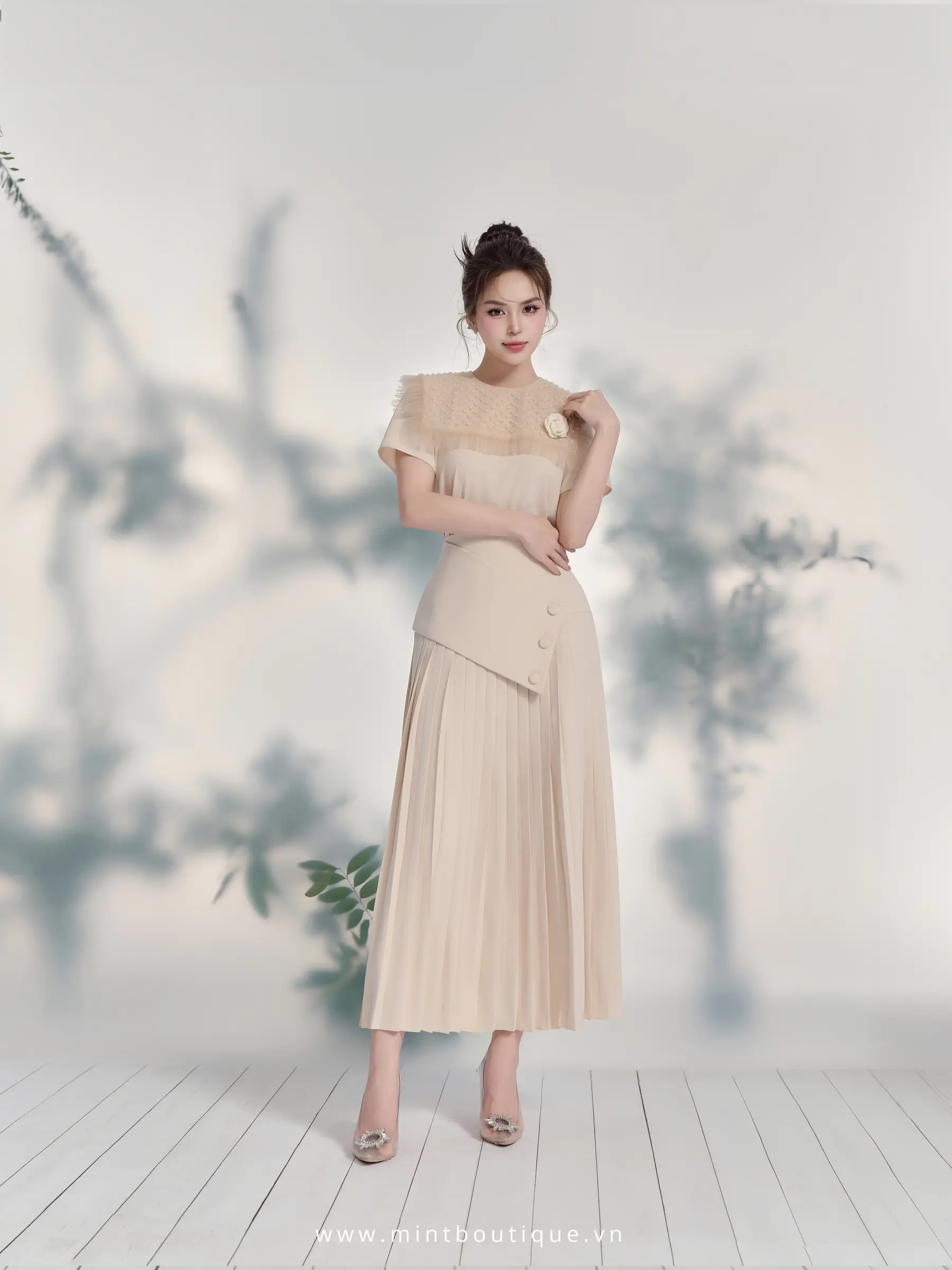 Chân váy midi tằm lanh kem xếp ly rẻ quạt