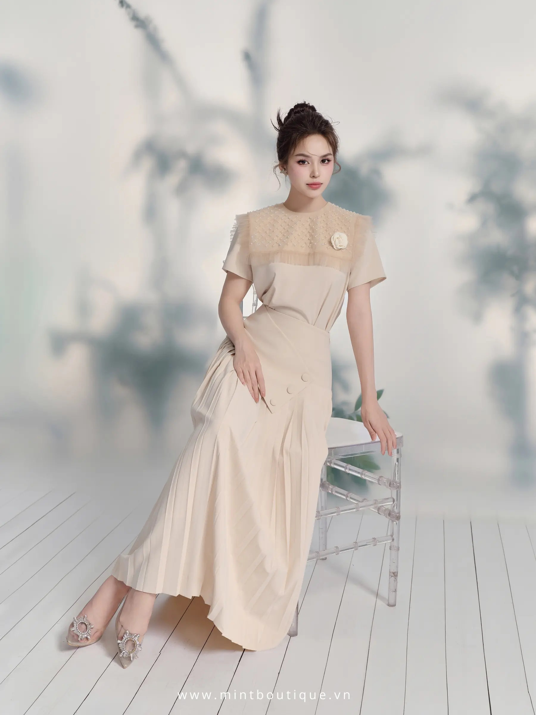 Chân váy midi tằm lanh kem xếp ly rẻ quạt - Image 2