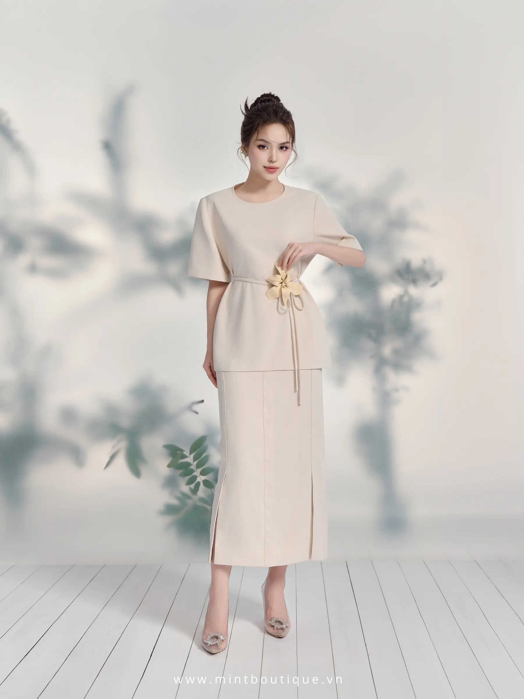 Áo dior kem cổ tròn xẻ sau tay ngắn - Image 5