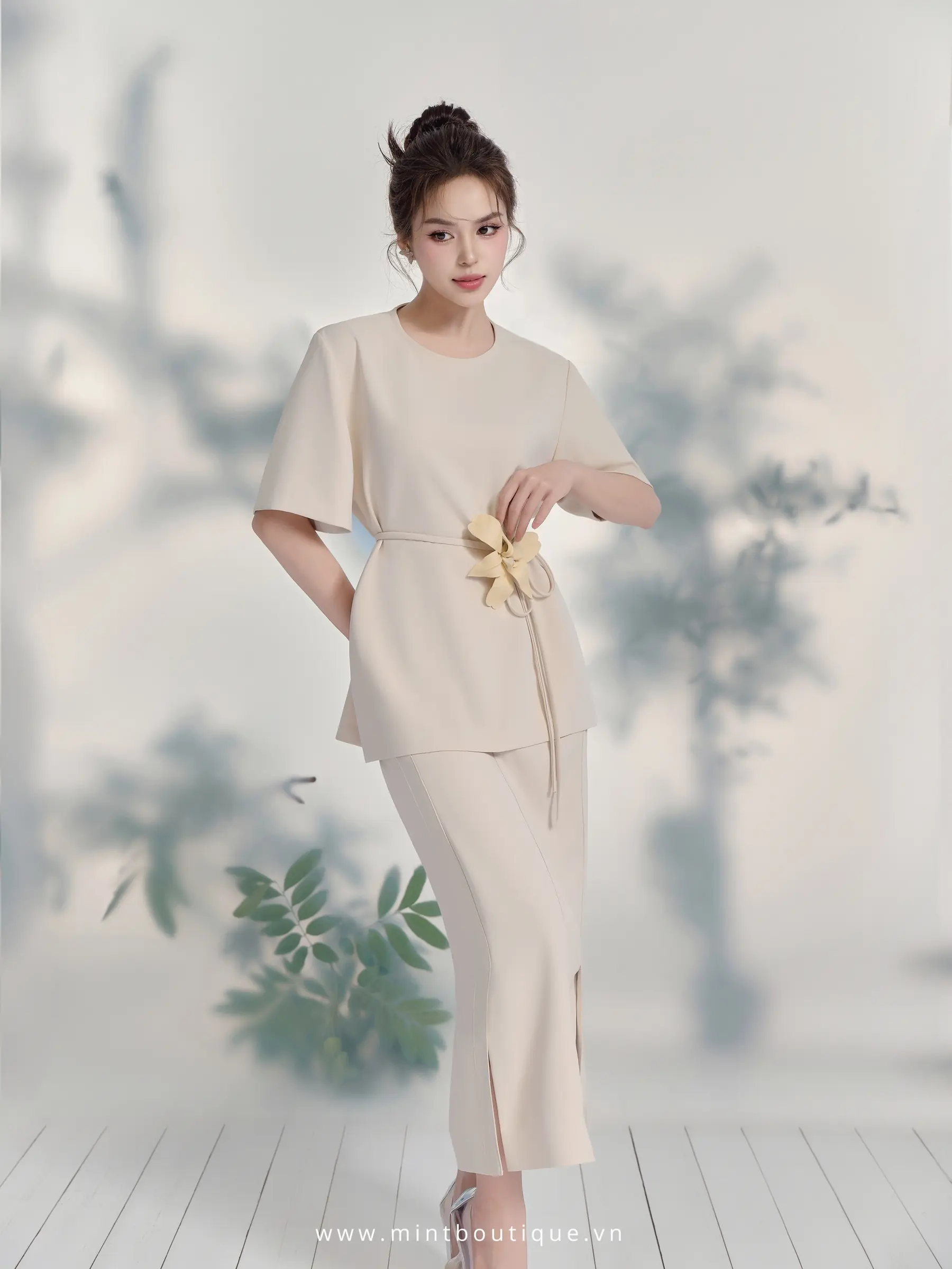 Áo dior kem cổ tròn xẻ sau tay ngắn - Image 3