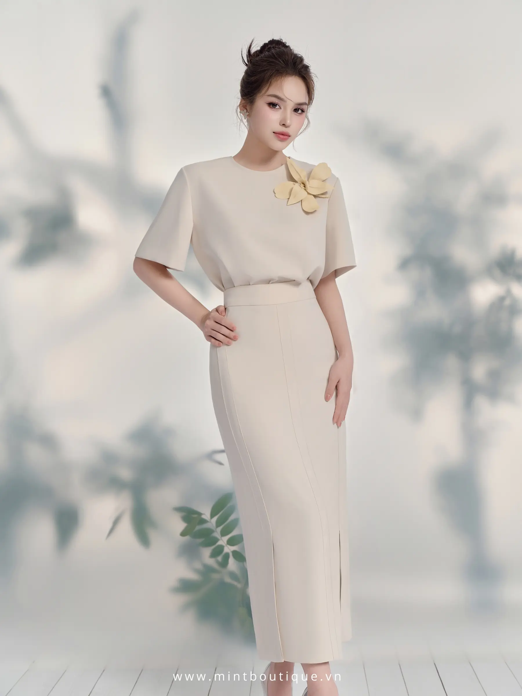 Áo dior kem cổ tròn xẻ sau tay ngắn - Image 4