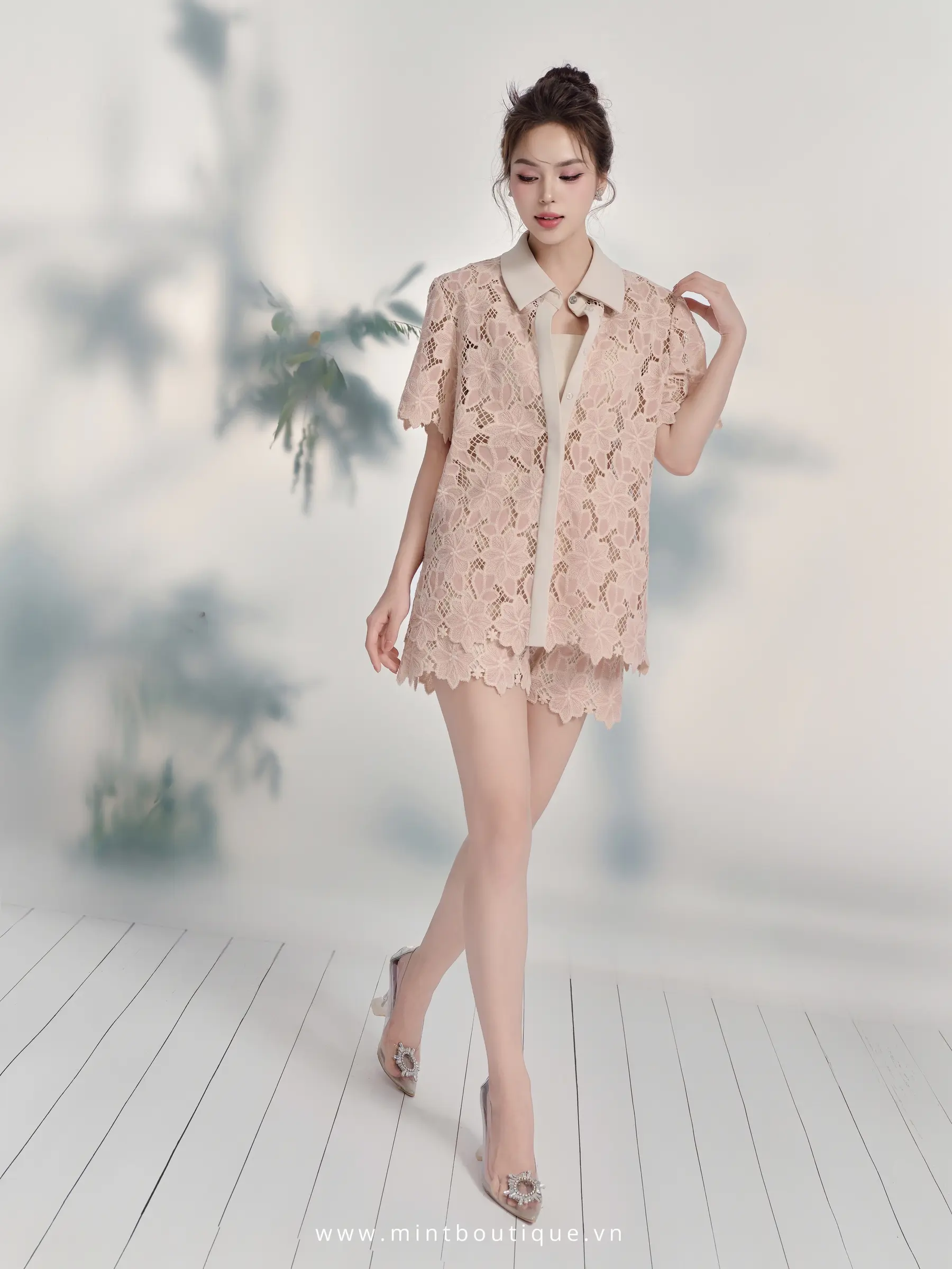 Áo sơ mi ren hoa màu hồng cổ dior kem - Image 2