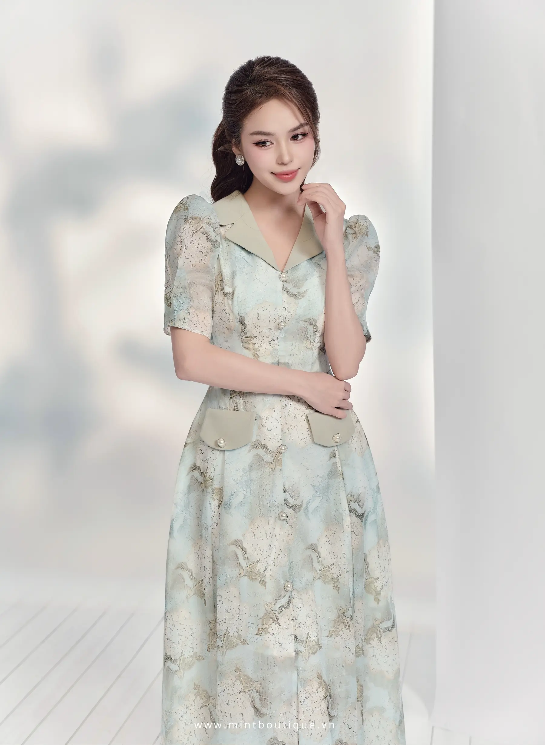 Váy liền midi tơ hoa xanh phối cổ xanh oliu nắp túi xanh oliu - Image 2