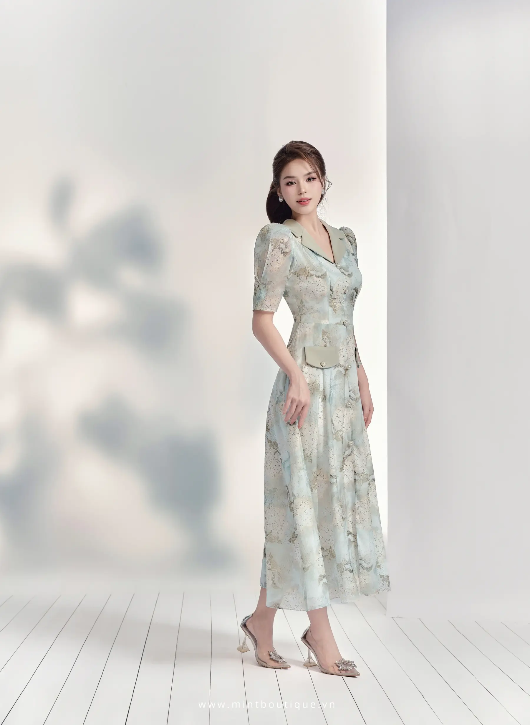 Váy liền midi tơ hoa xanh phối cổ xanh oliu nắp túi xanh oliu - Image 4