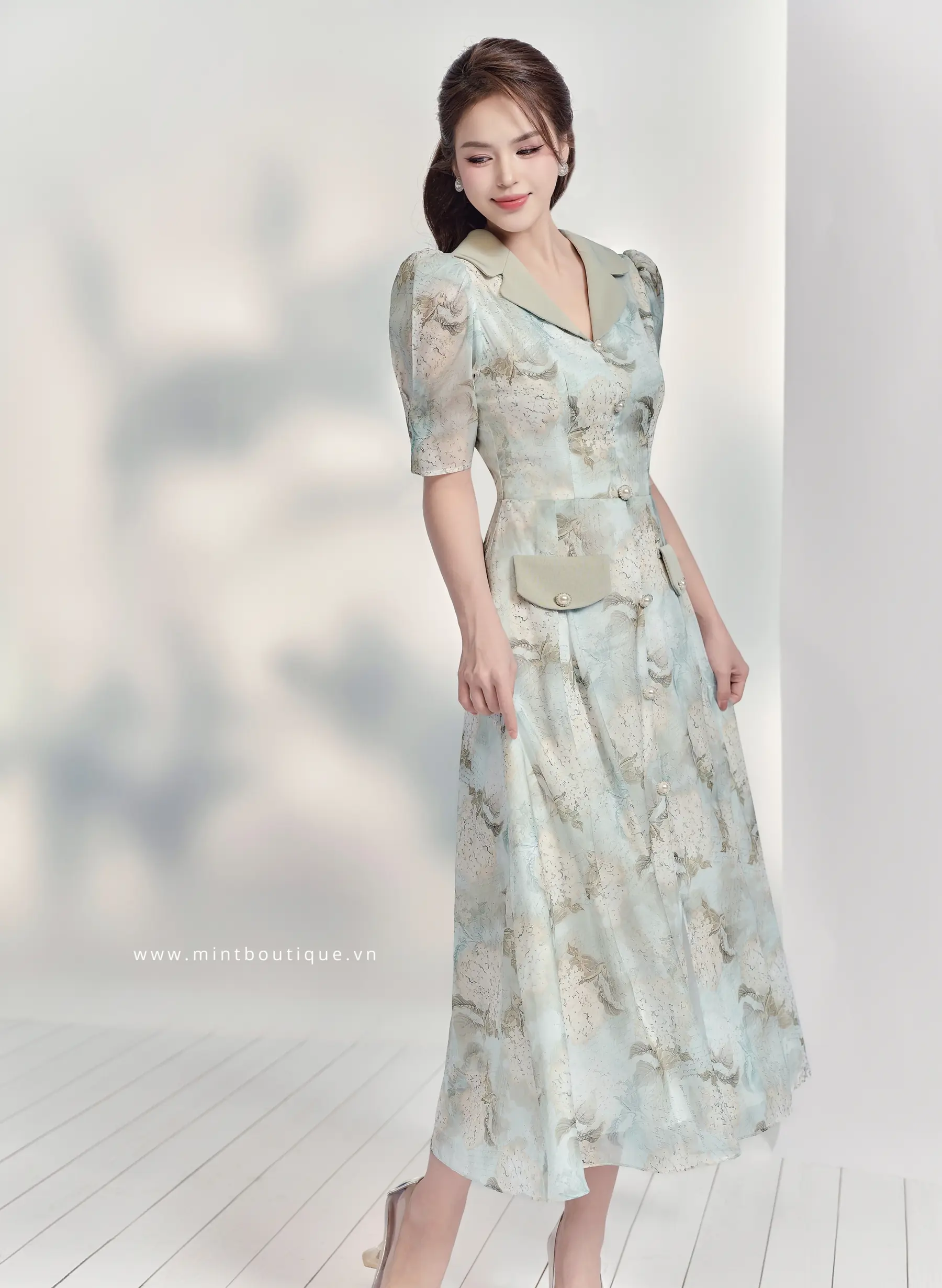 Váy liền midi tơ hoa xanh phối cổ xanh oliu nắp túi xanh oliu - Image 3