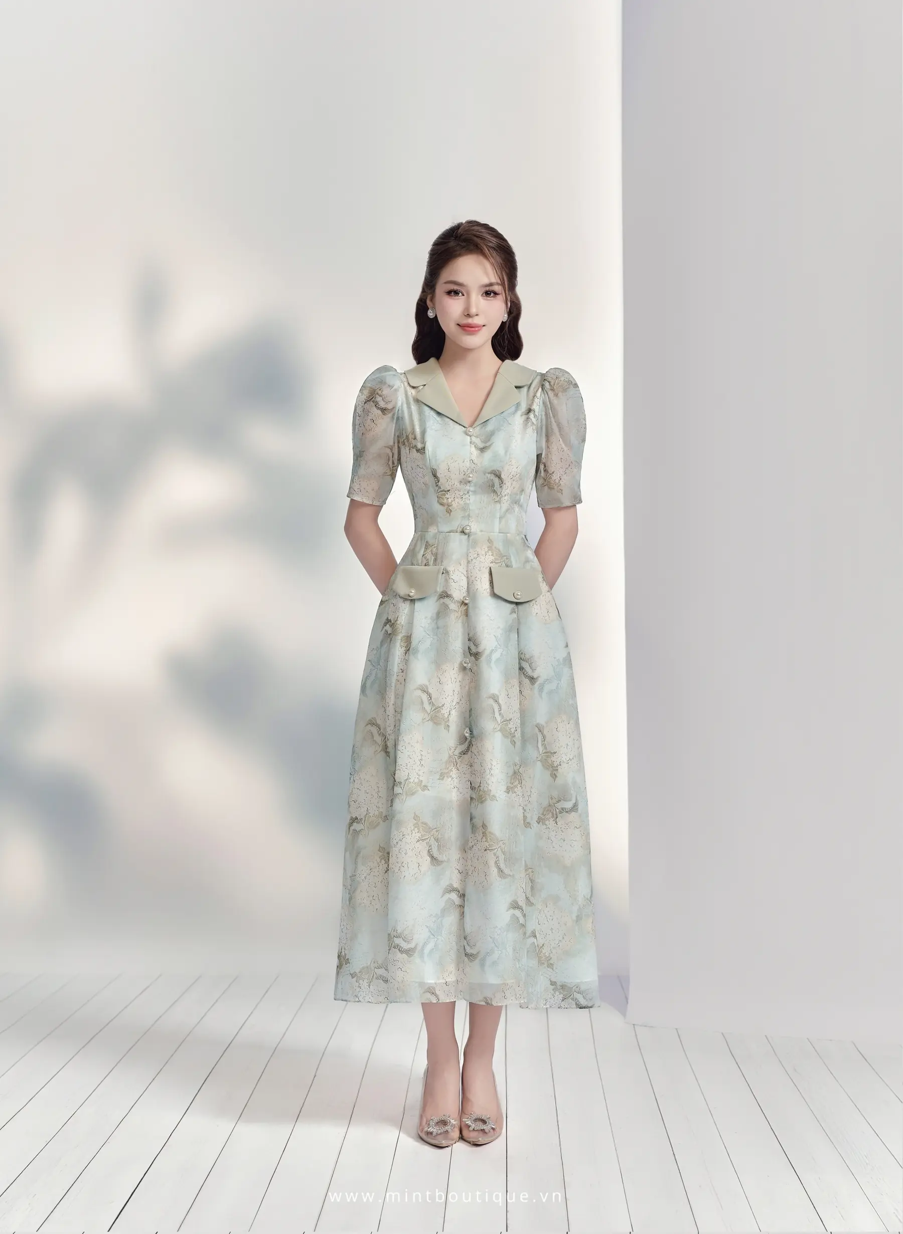 Váy liền midi tơ hoa xanh phối cổ xanh oliu nắp túi xanh oliu