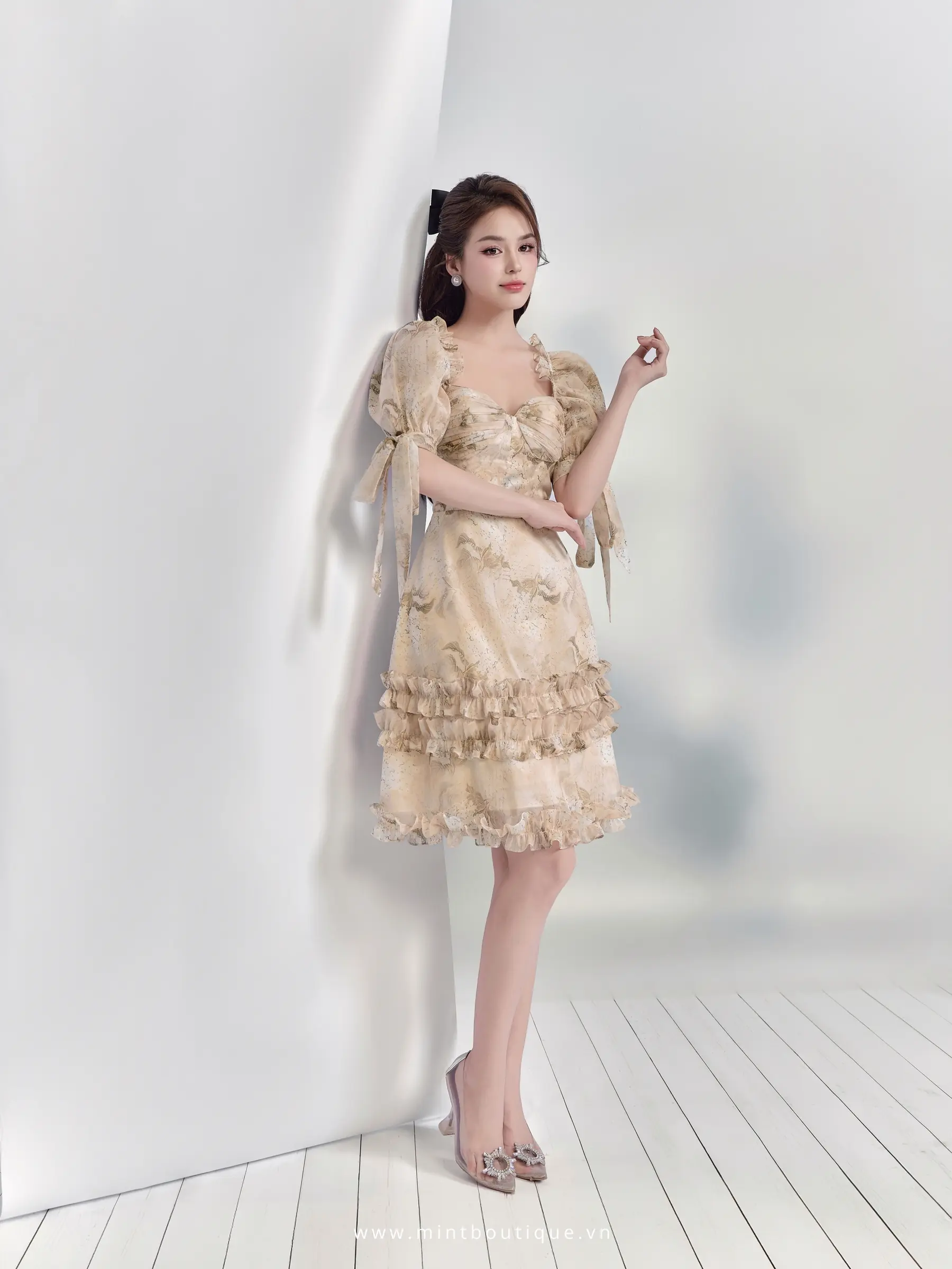 Váy liền mini tơ tằm hoa cam cúp ngực viền bèo gấu tay ngắn buộc nơ - Image 7