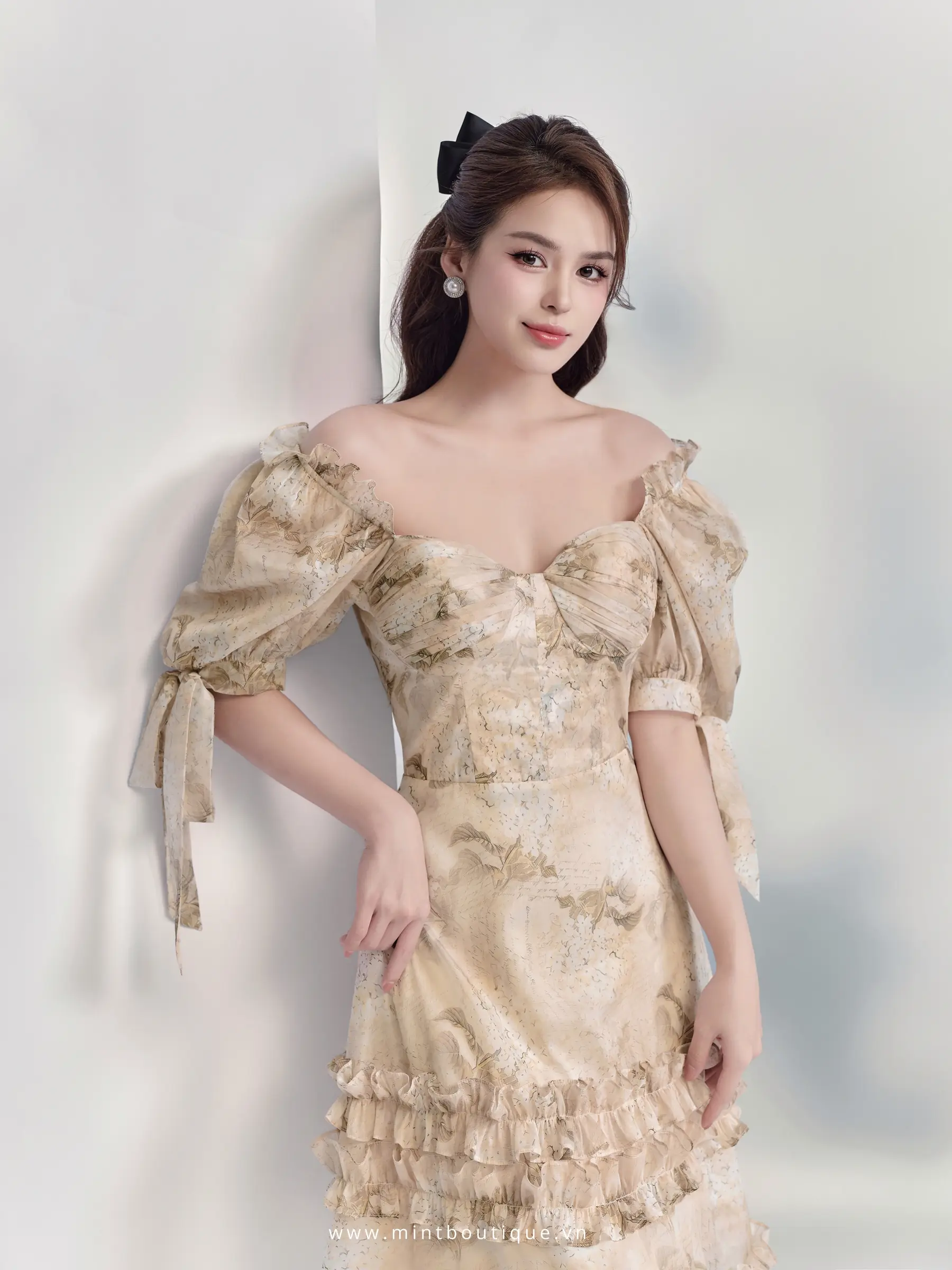 Váy liền mini tơ tằm hoa cam cúp ngực viền bèo gấu tay ngắn buộc nơ - Image 4