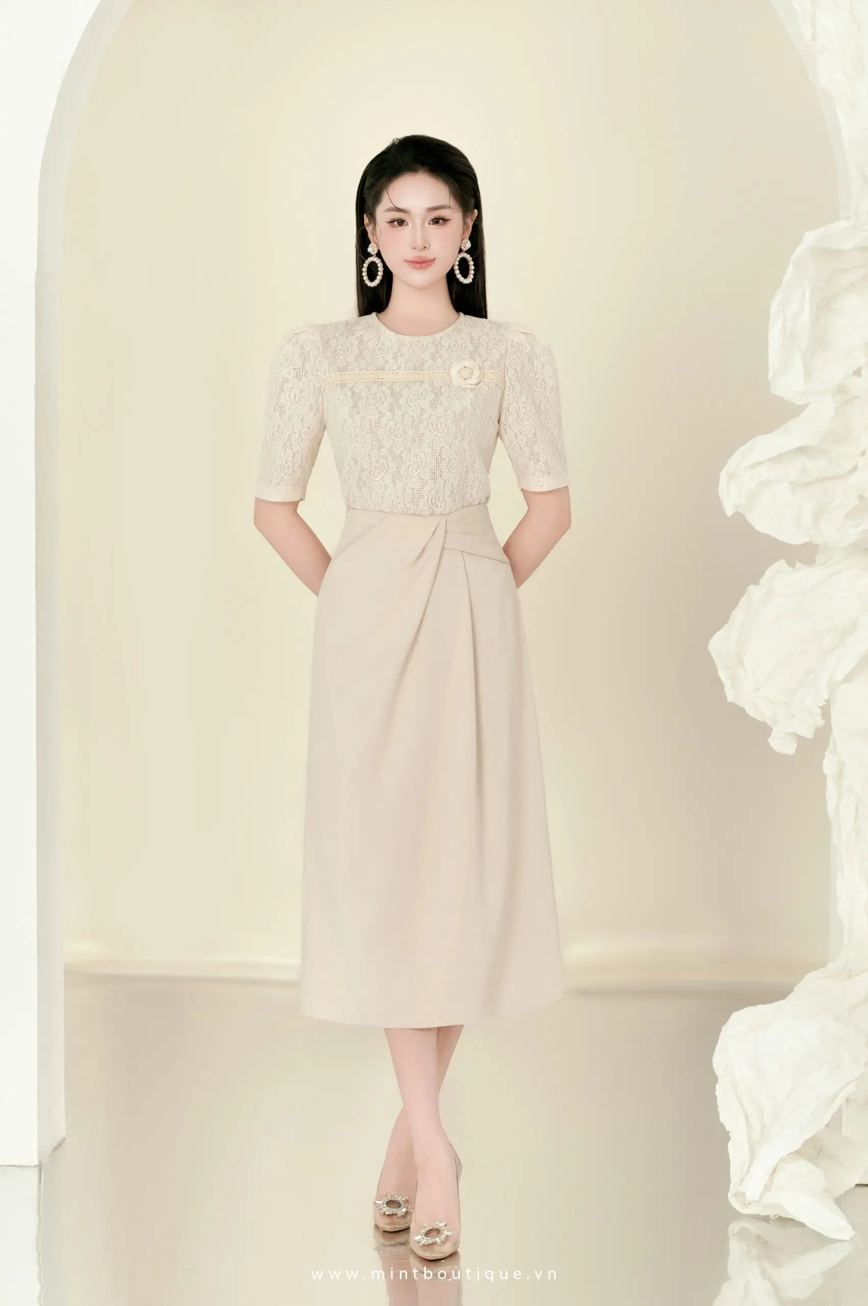 Chân váy midi dior kem cạp liền xếp ly chéo