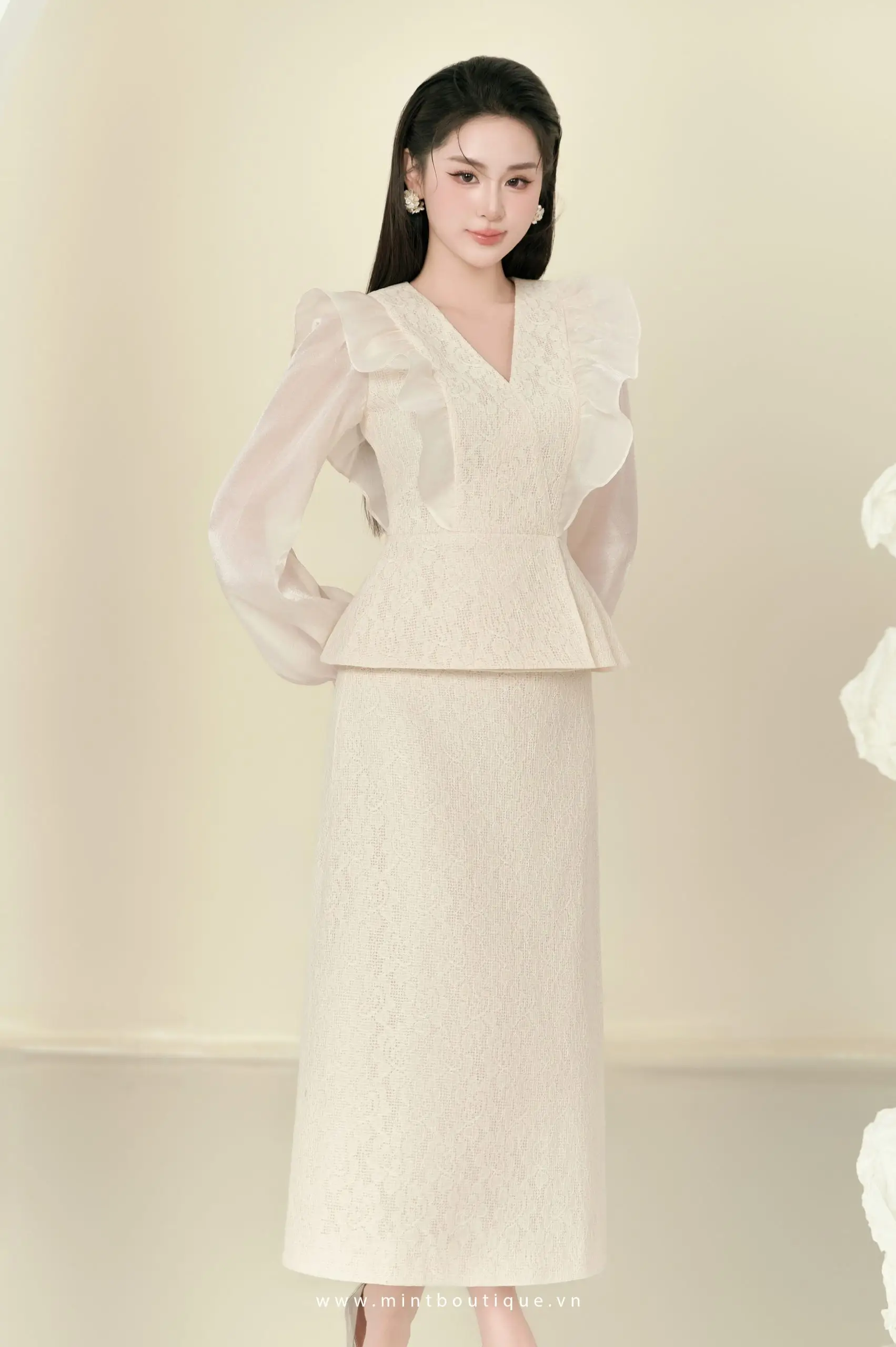 Chân váy midi ren ép hoa hồng kem cạp liền dáng A túi sườn