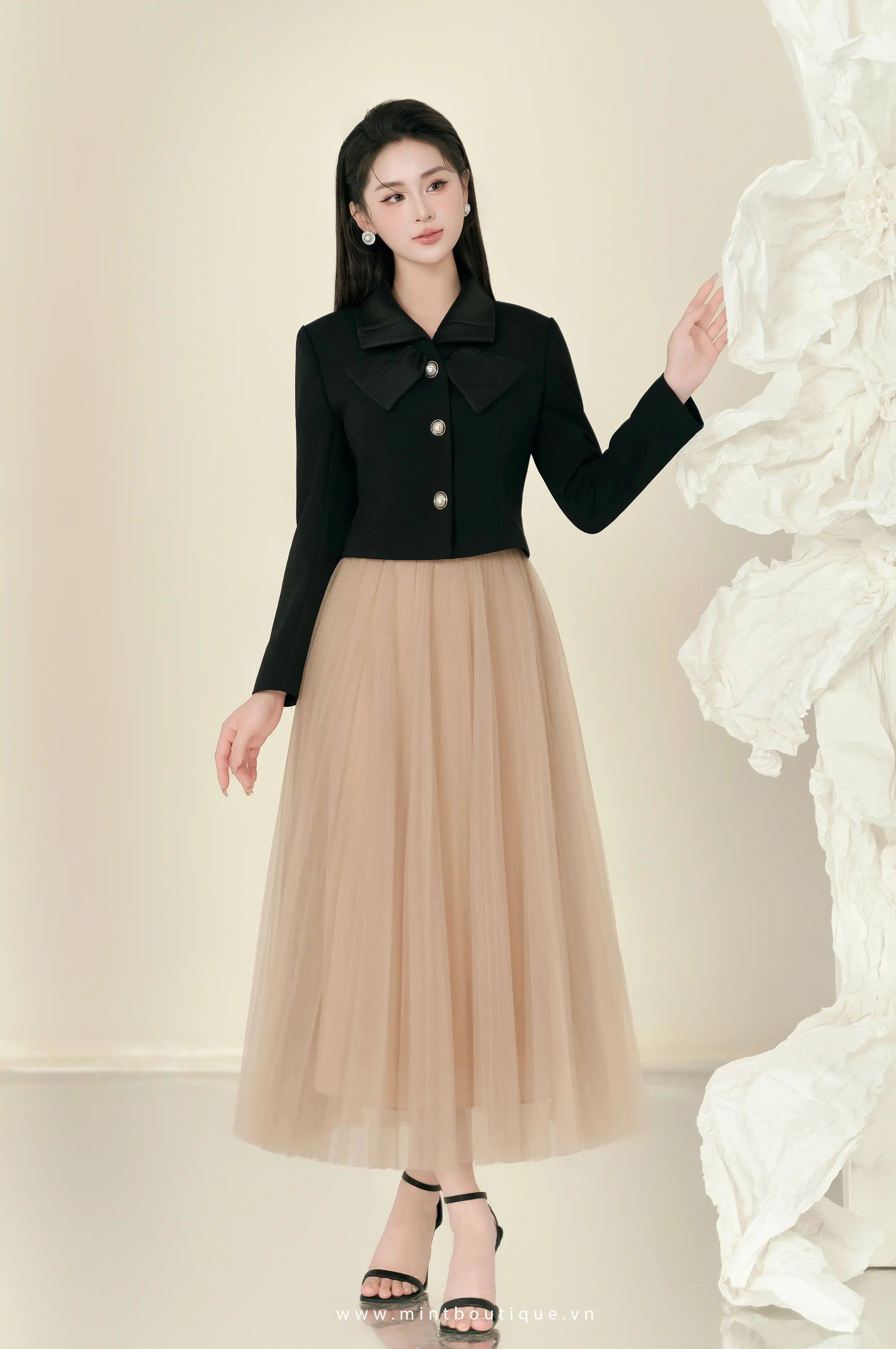 Chân váy lưới nâu cafe dập ly rẻ quạt - Image 2